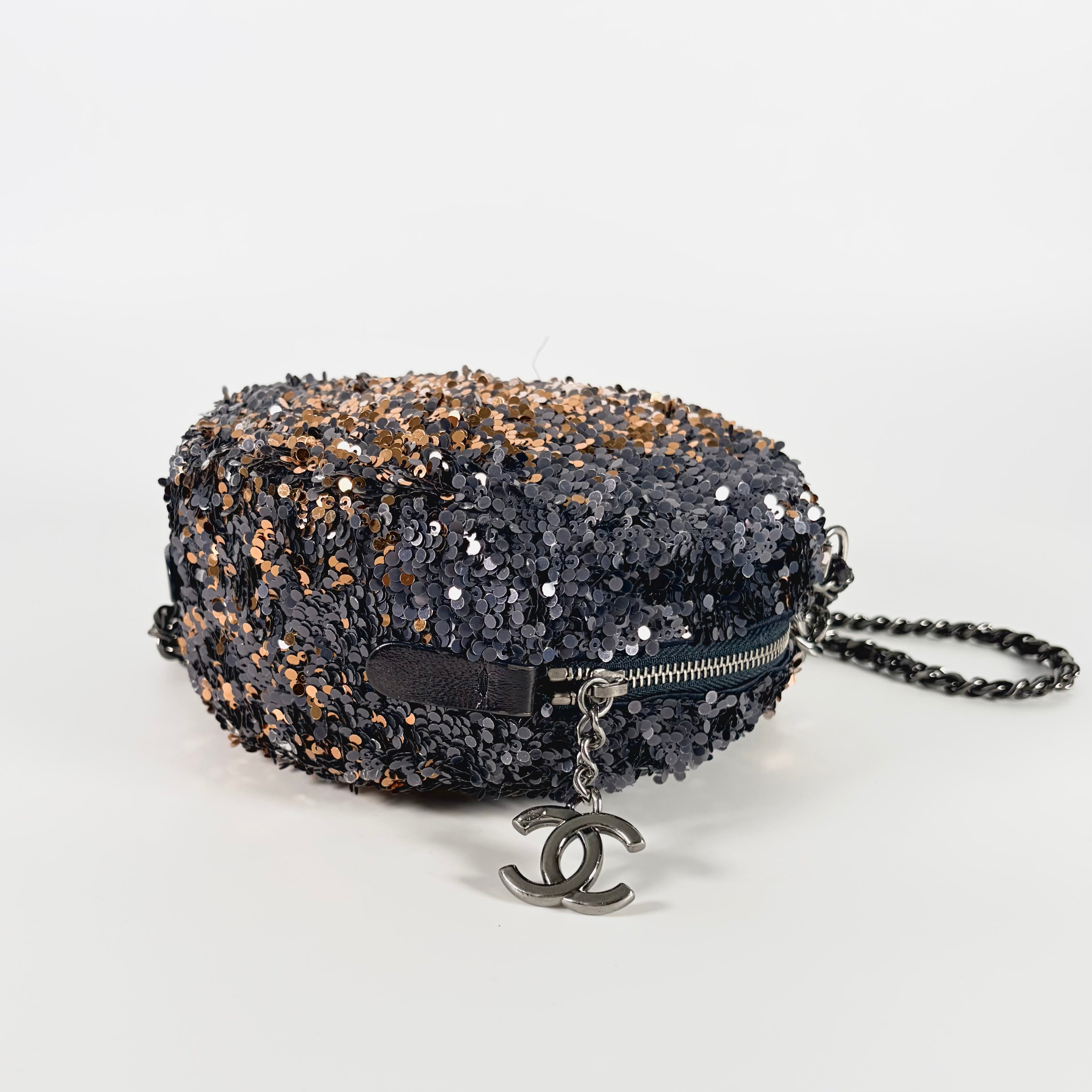 2605 secondhand CHANEL sequins Shoulder bag