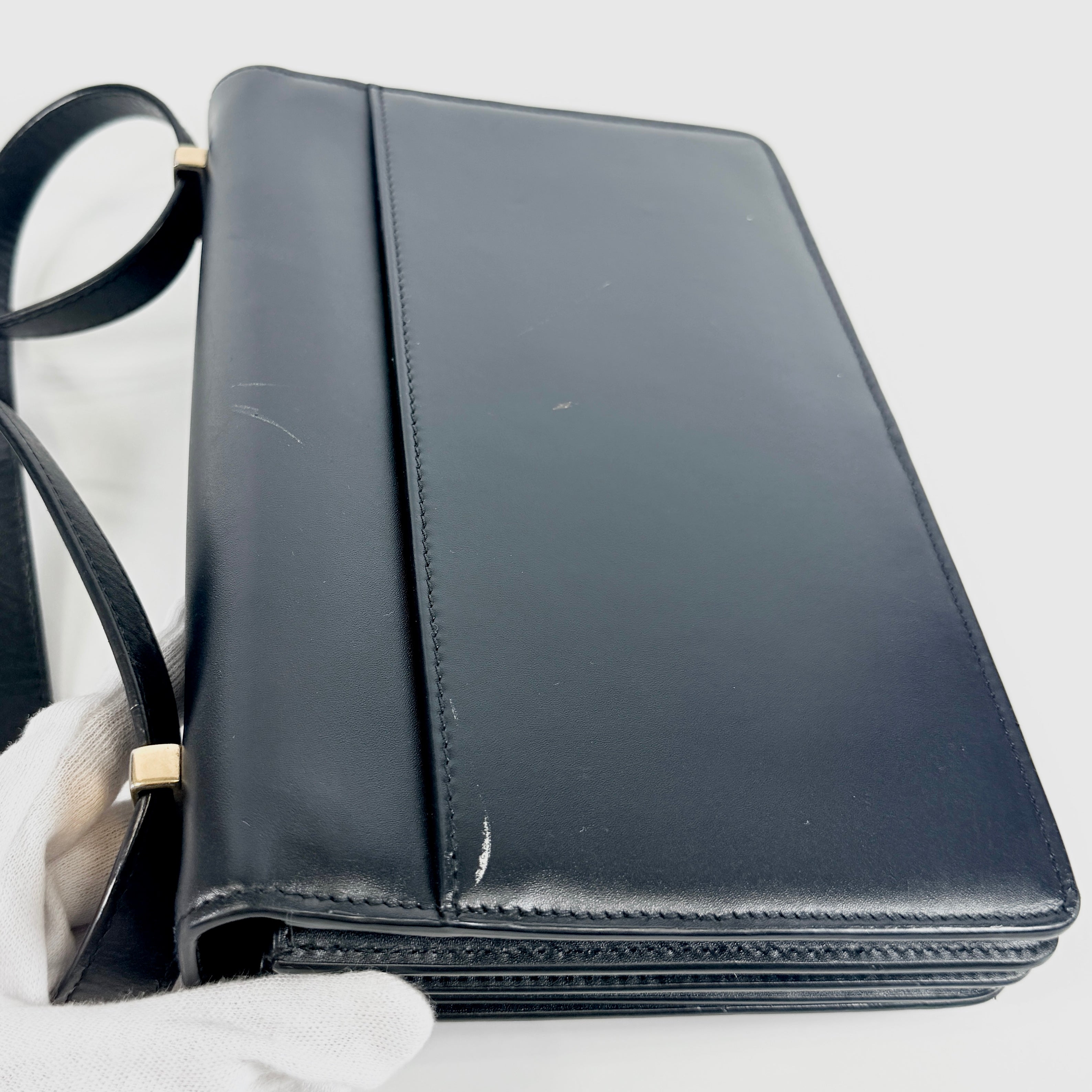 2604 secondhand Saint Laurent Calfskin Shoulder Bag