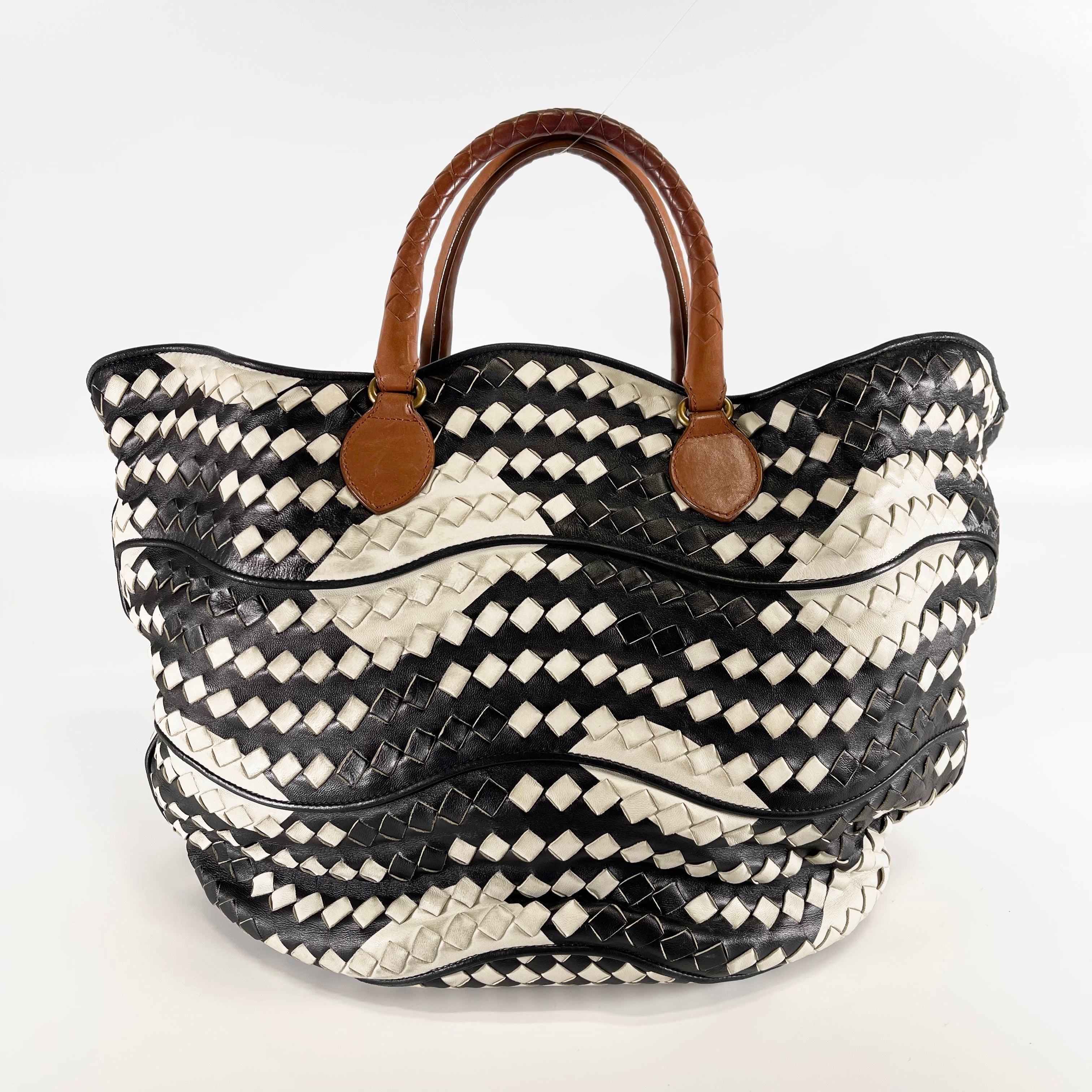 2602 secondhand BOTTEGAVENETA hand bag