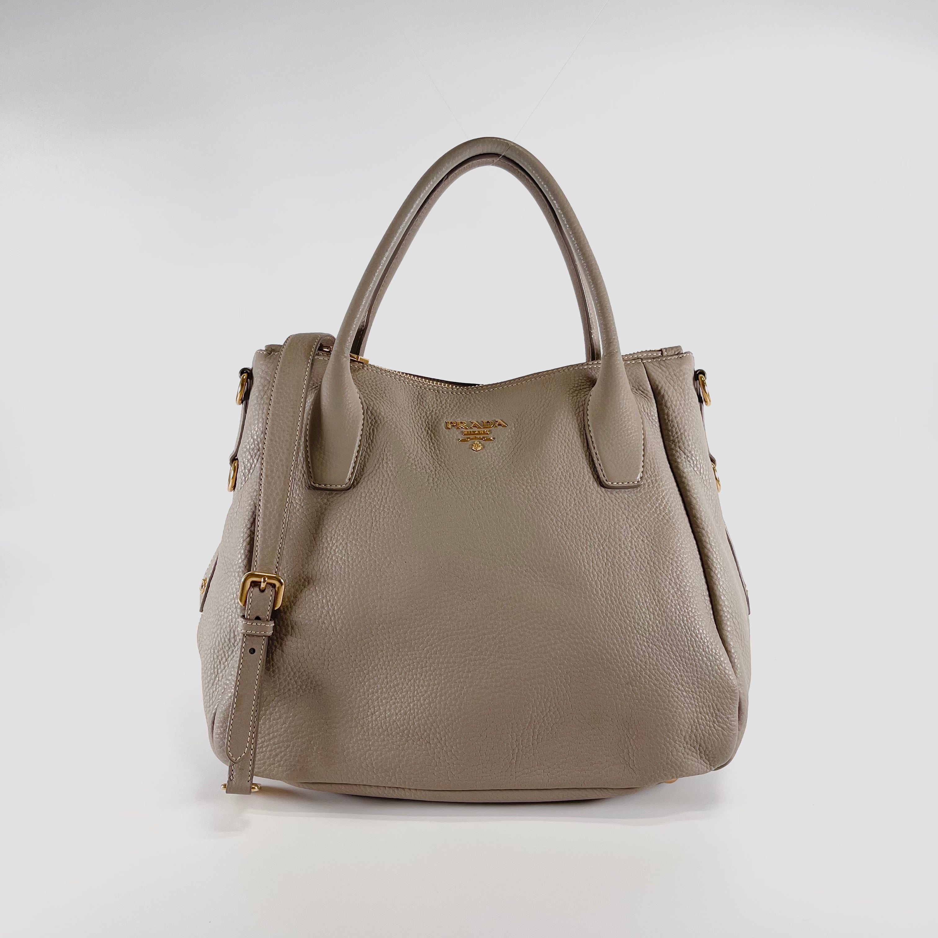 2601 secondhand PRADA hand bag