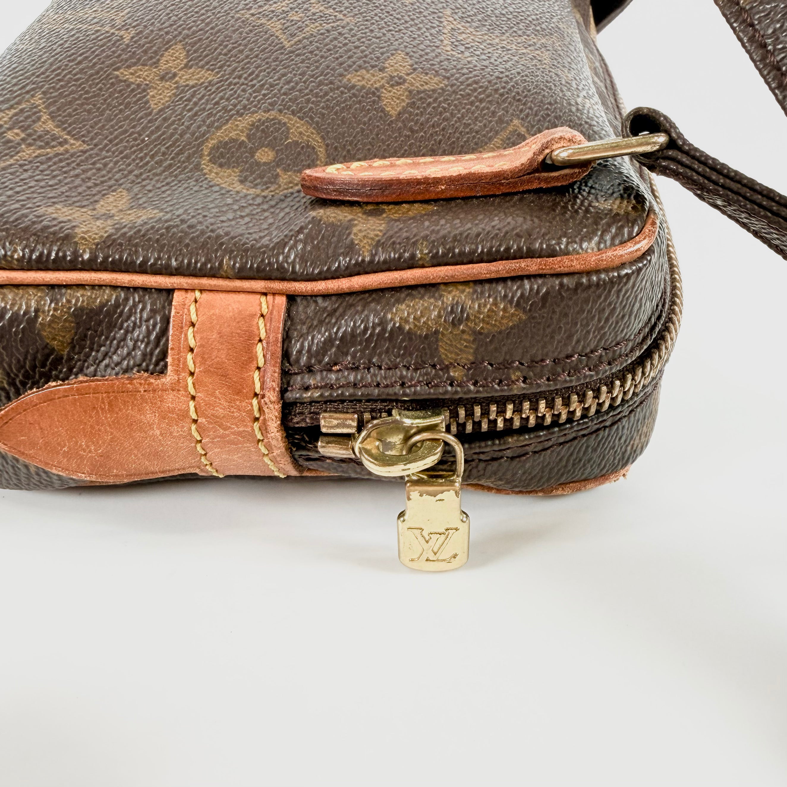 2606 secondhand LV bag / others Marly Bandouliere Monogram
