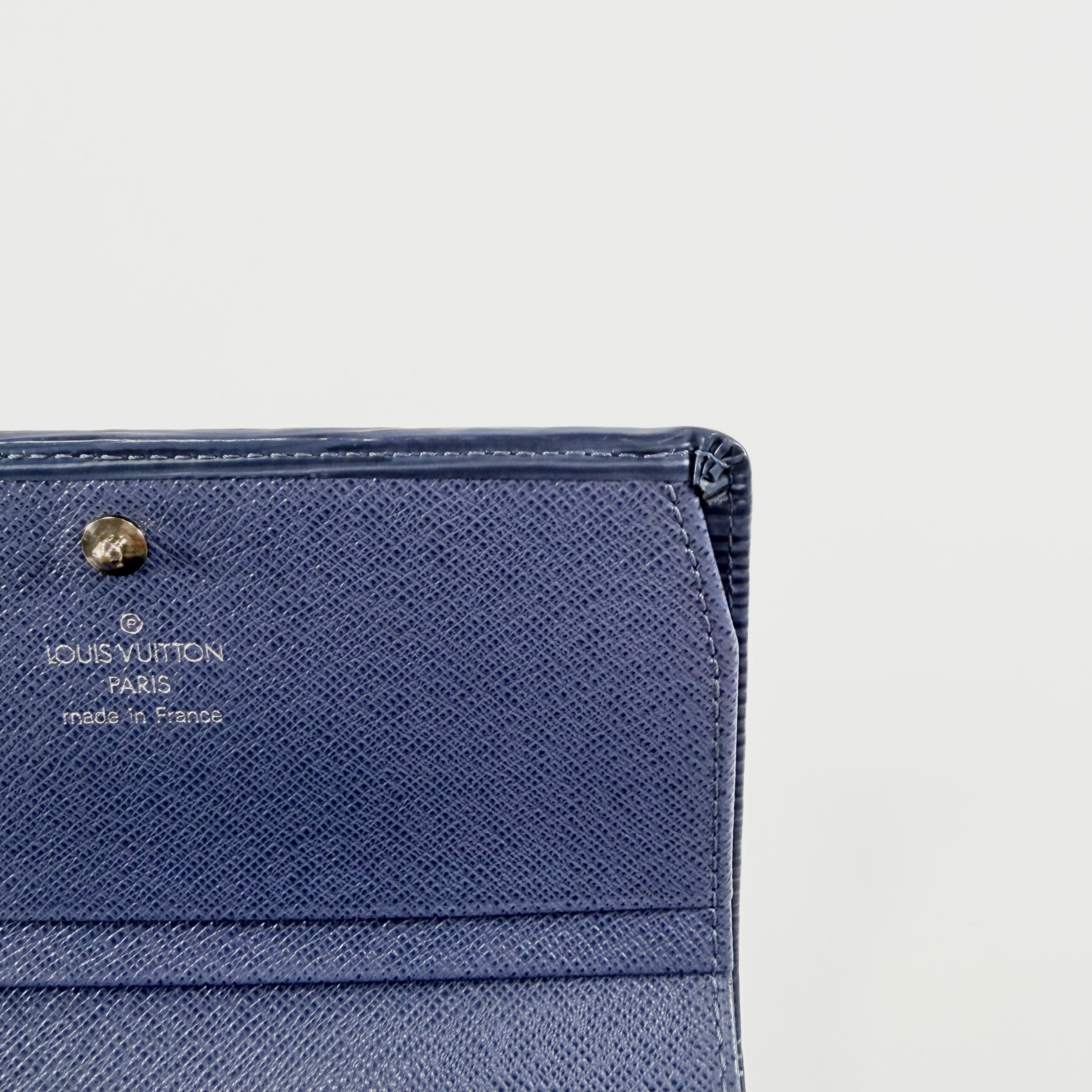 2608 secondhand LV Epi Portefeuille Zippy Blue