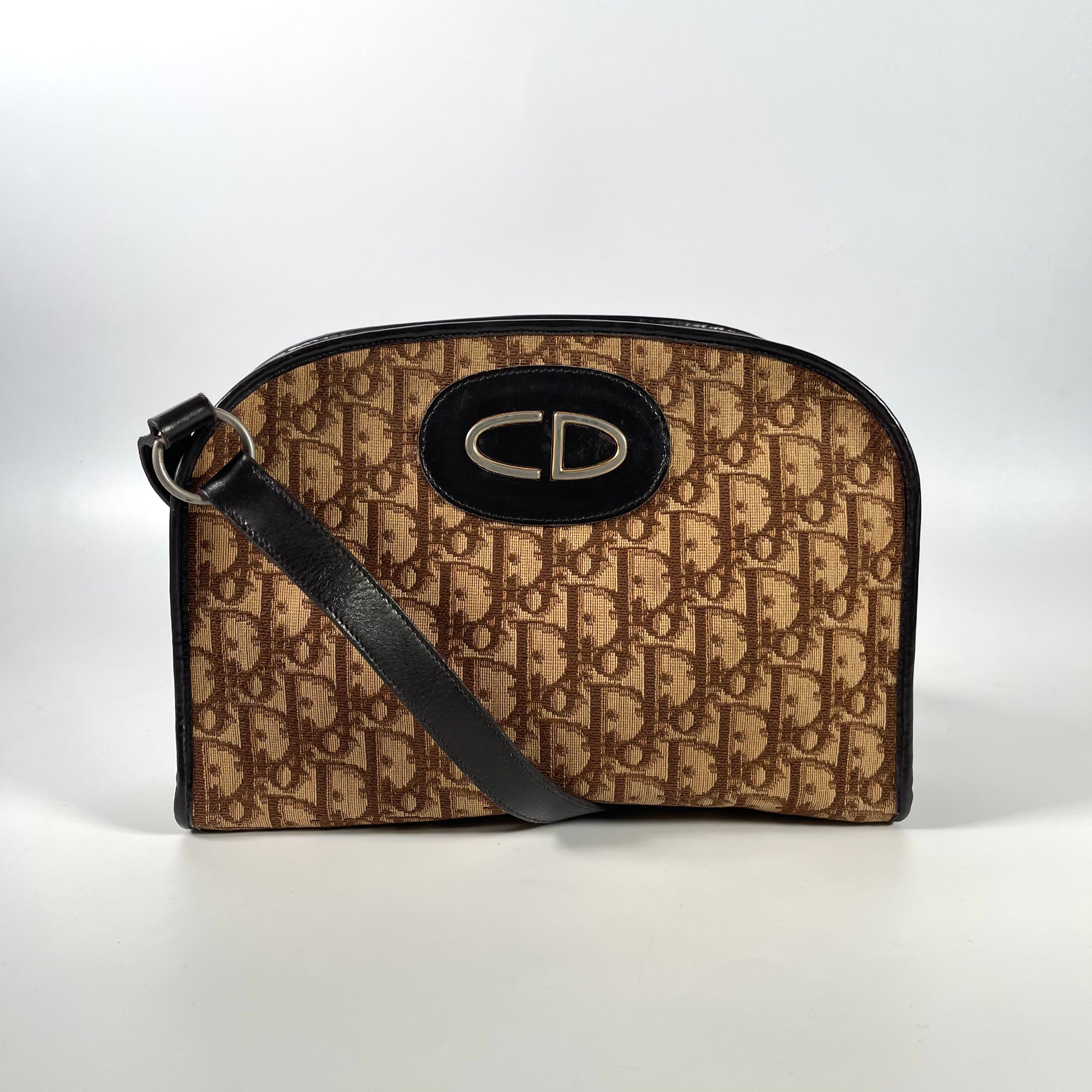 2512 secondhand CD Trotter shoulderbag