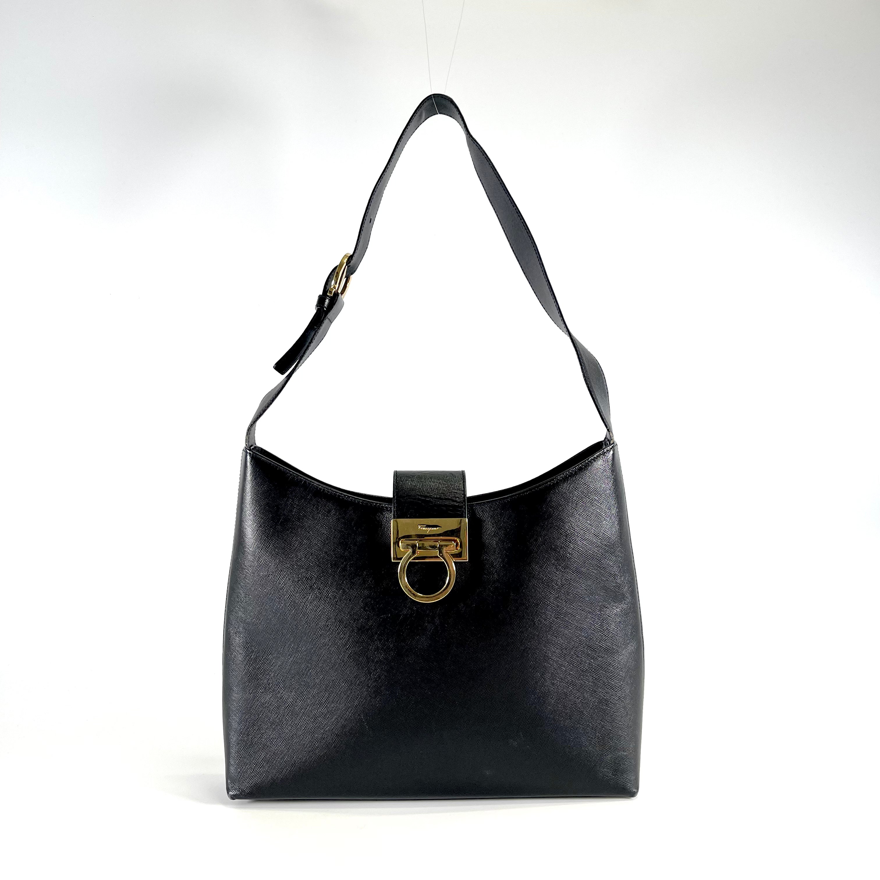 2601 Ferragamo hand bag