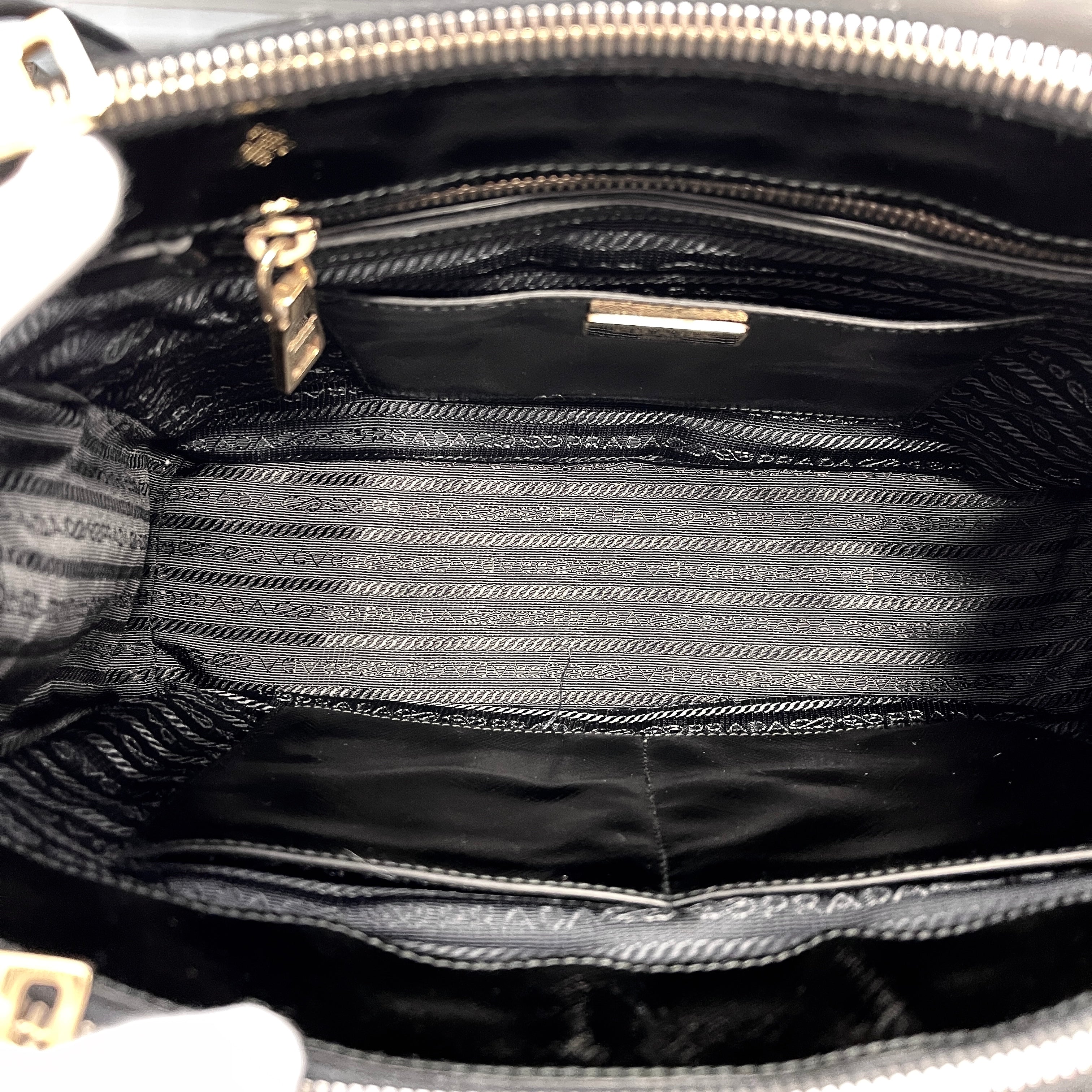 2604 secondhand PRADA 2Way bag