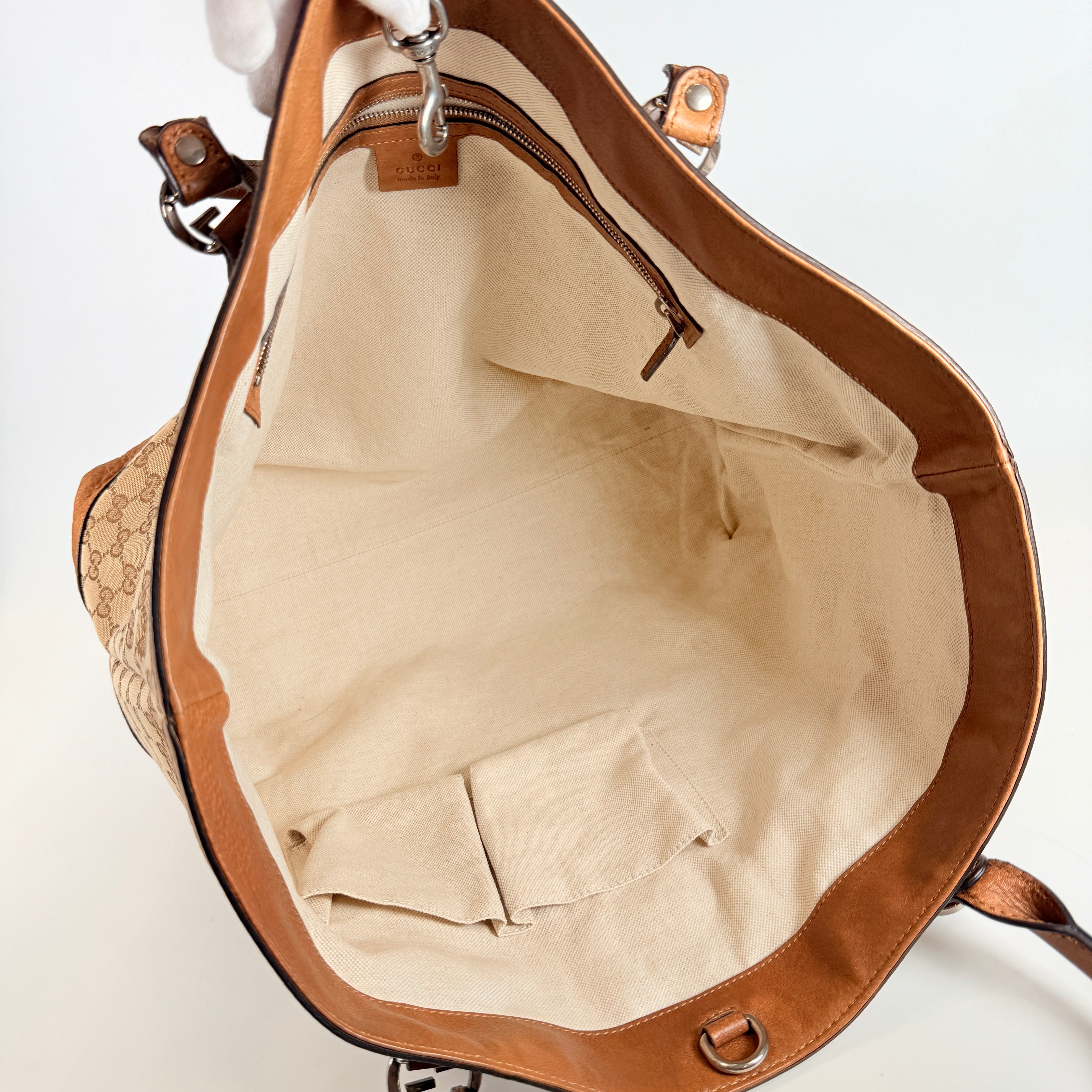 2606 secondhand Gucci GG Canvas Handbag