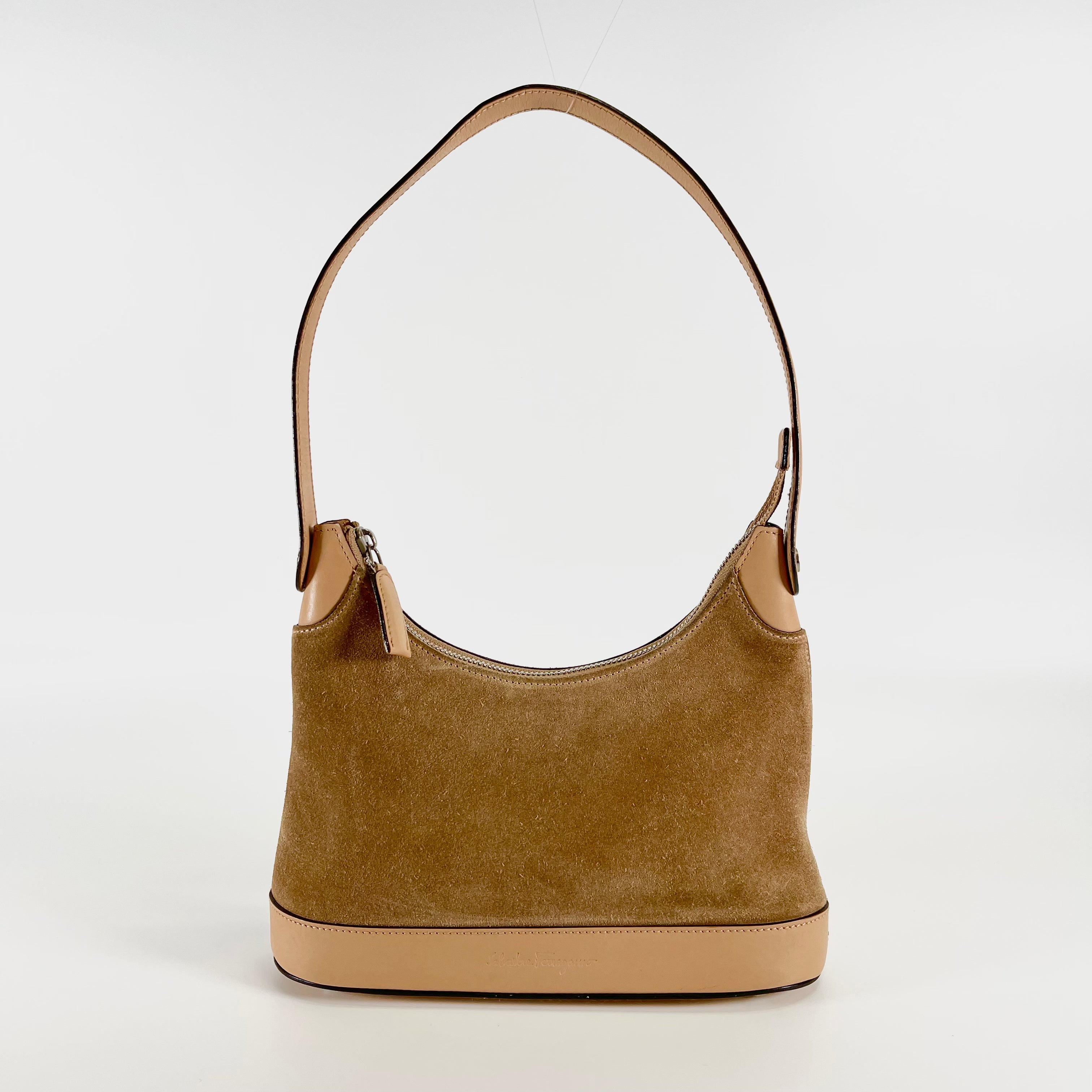 2602 secondhand Ferragamo hand bag