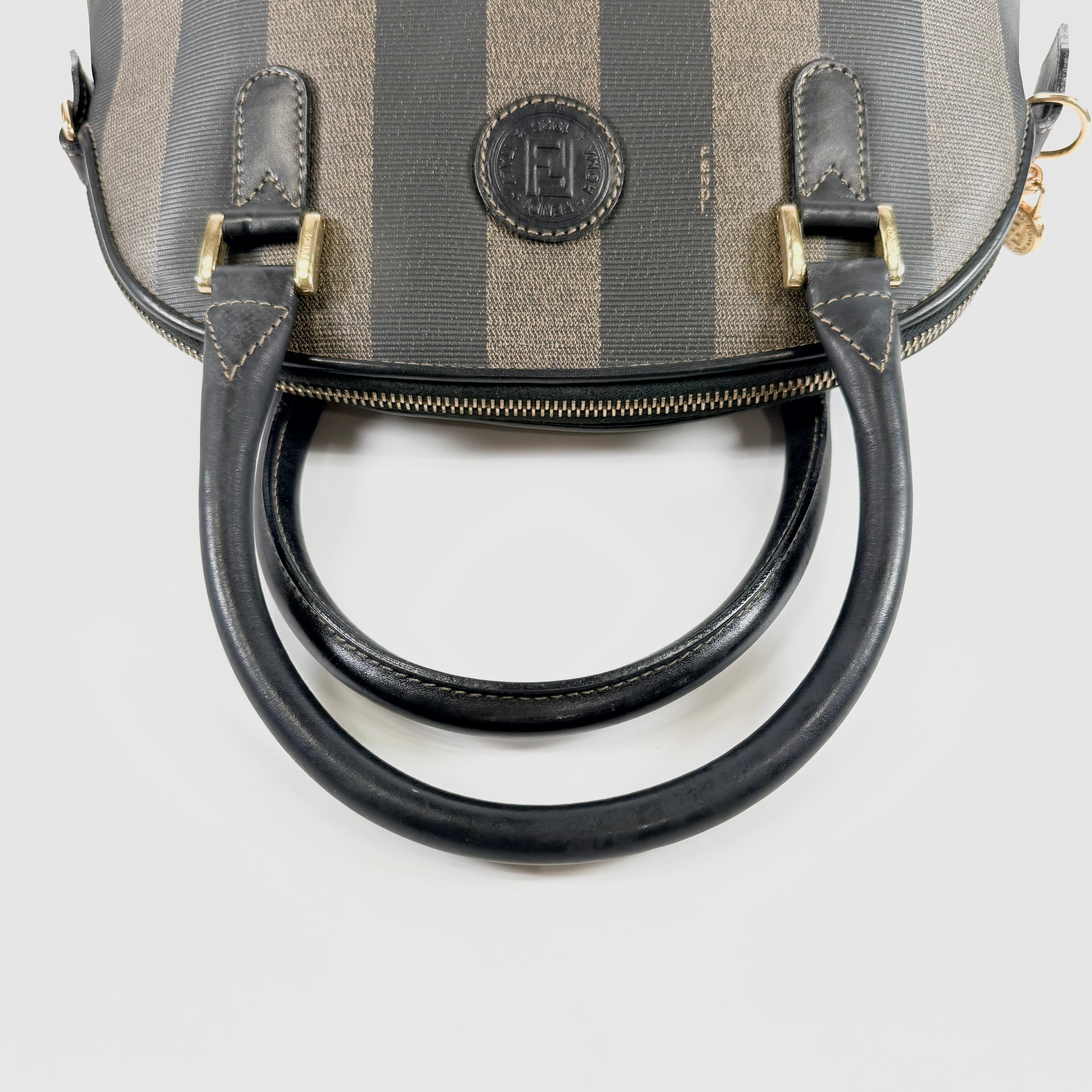 2606 secondhand FENDI pecans hand bag