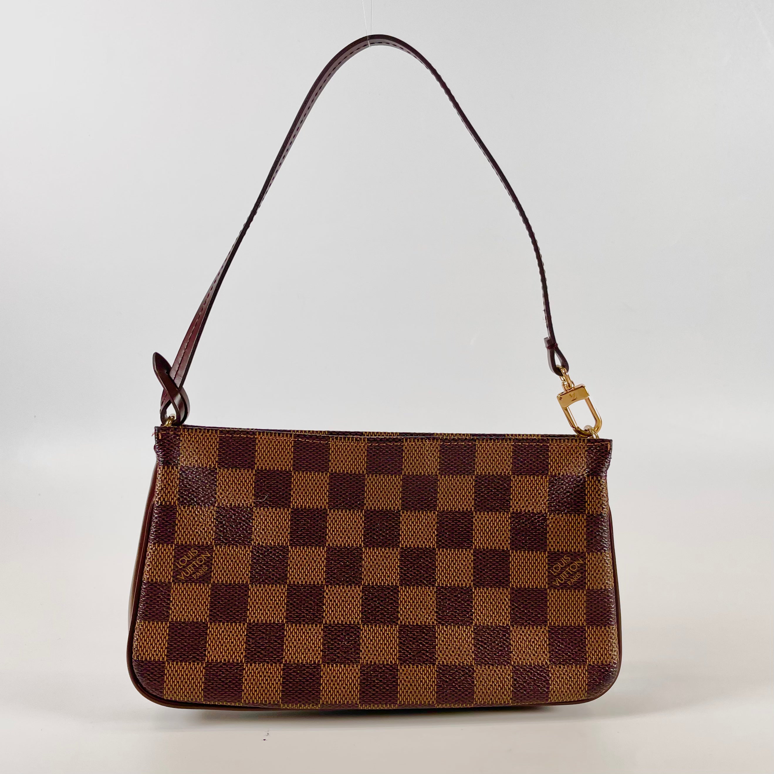 2602 secondhand LV Damier Navona