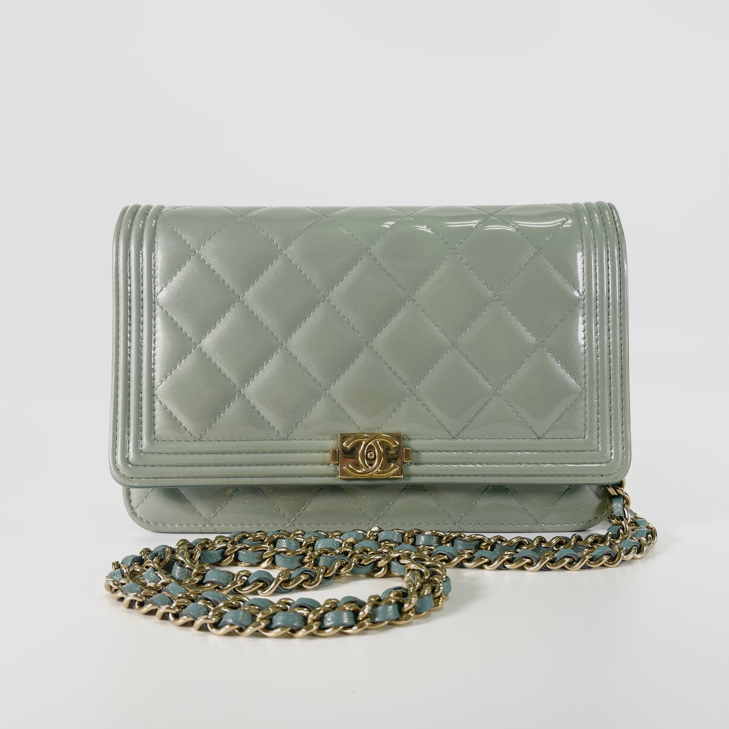 2603 secondhand CHANEL Boy Patent Leather Chain Wallet blue gold metal fittings 22133473 22