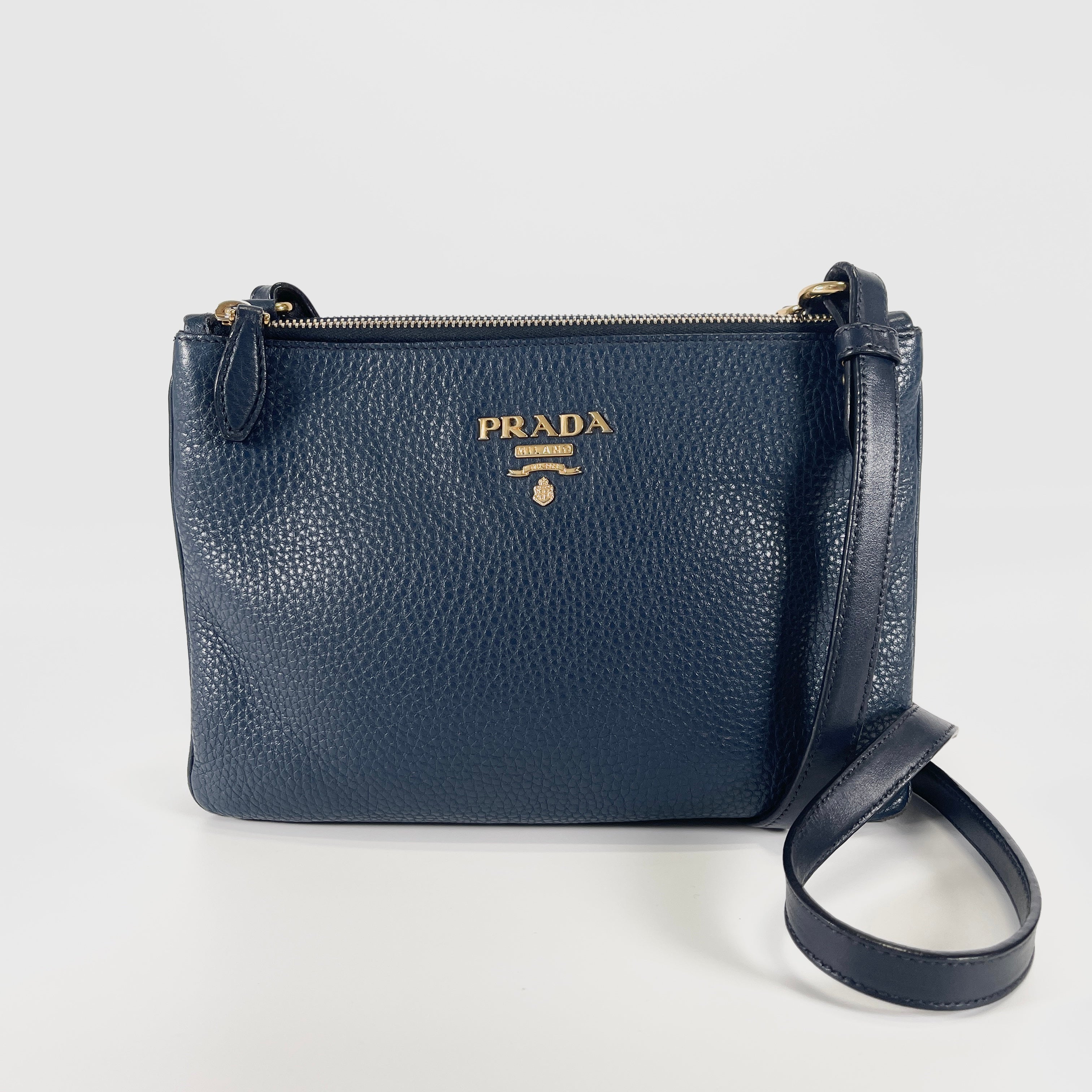 2604 secondhand PRADA brand bag W fastener shoulder Navy card