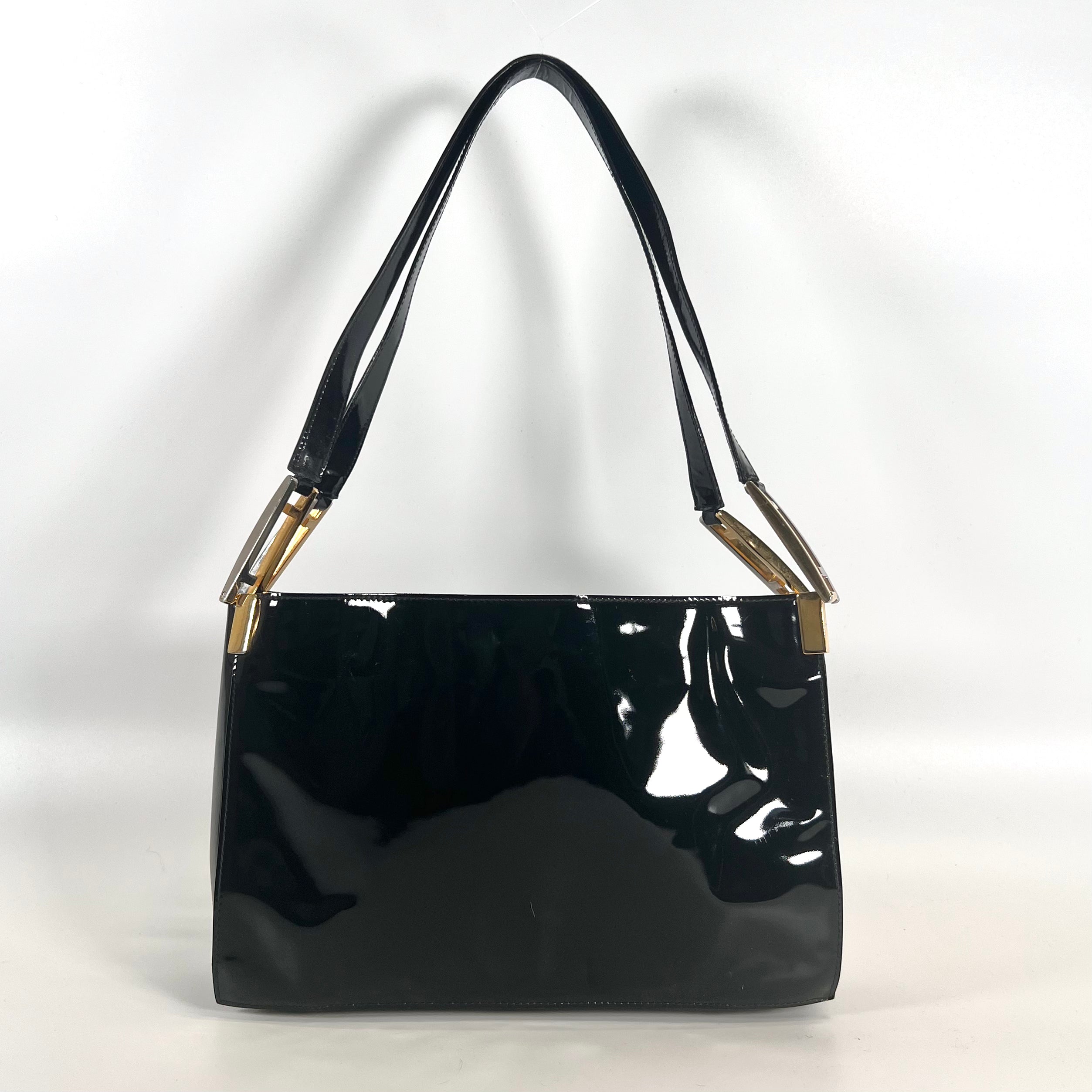 2512 secondhand FENDI patent Shoulder bag