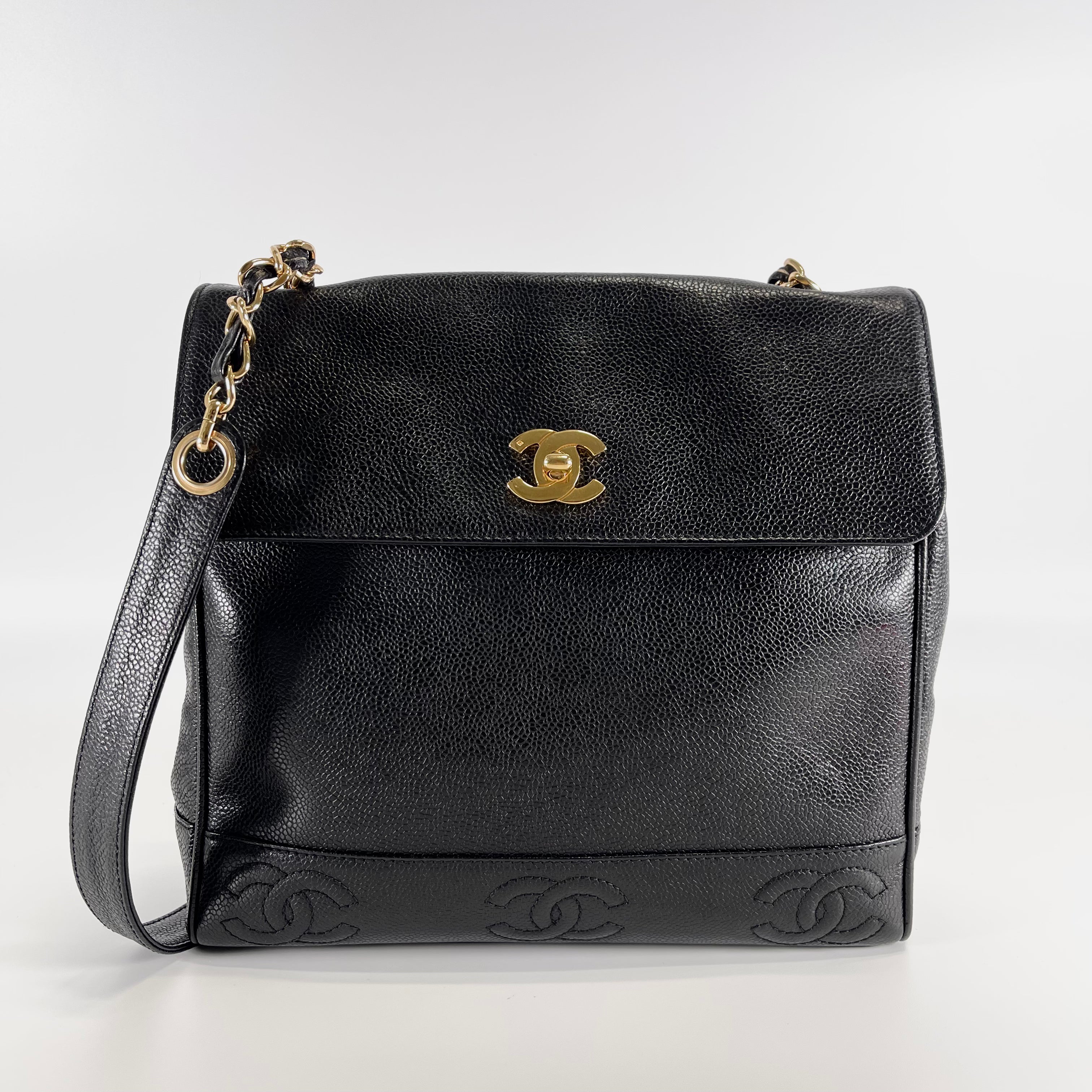 2601 CHANEL caviar Chain Shoulder