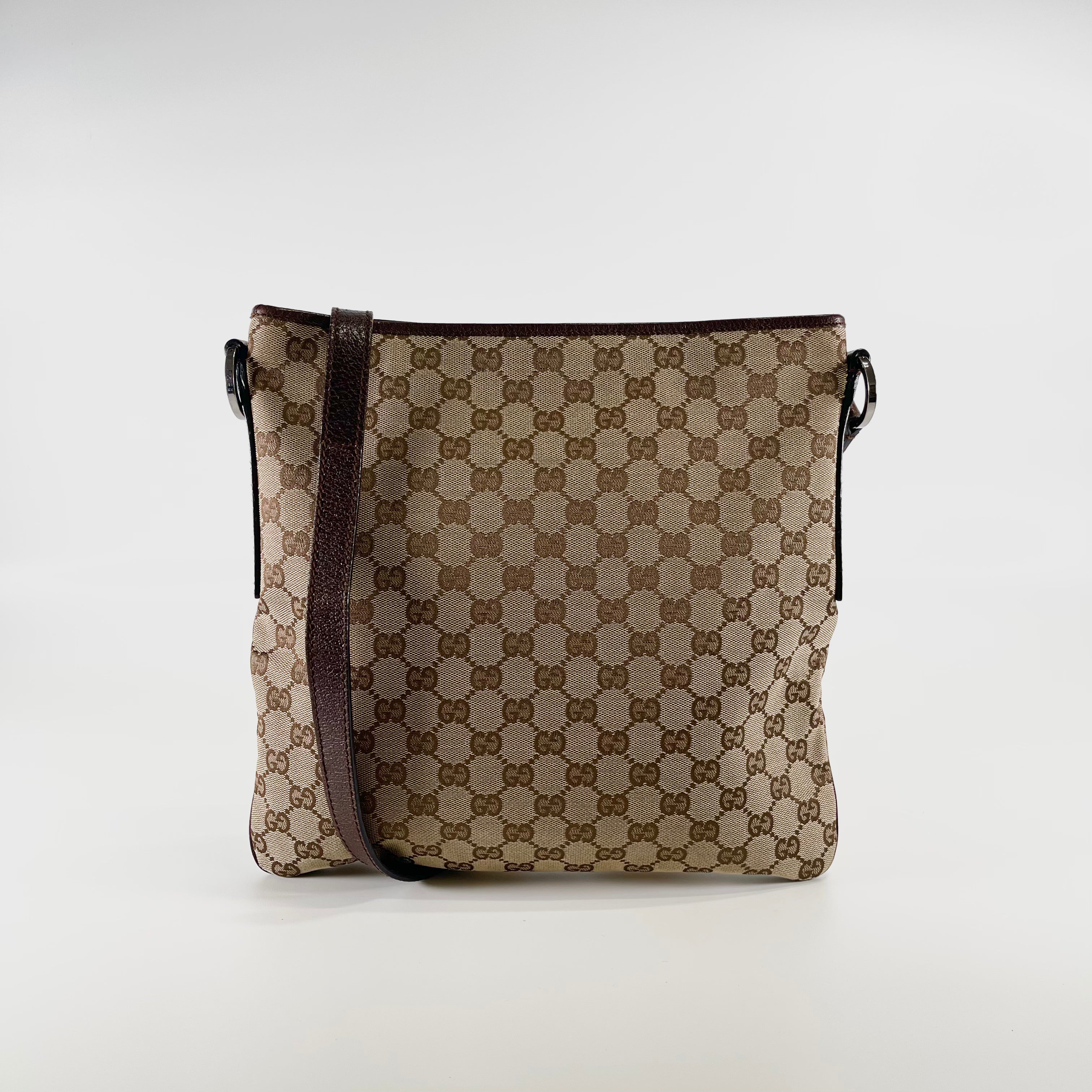 2601 secondhand GUCCI GG canvas Shoulder bag