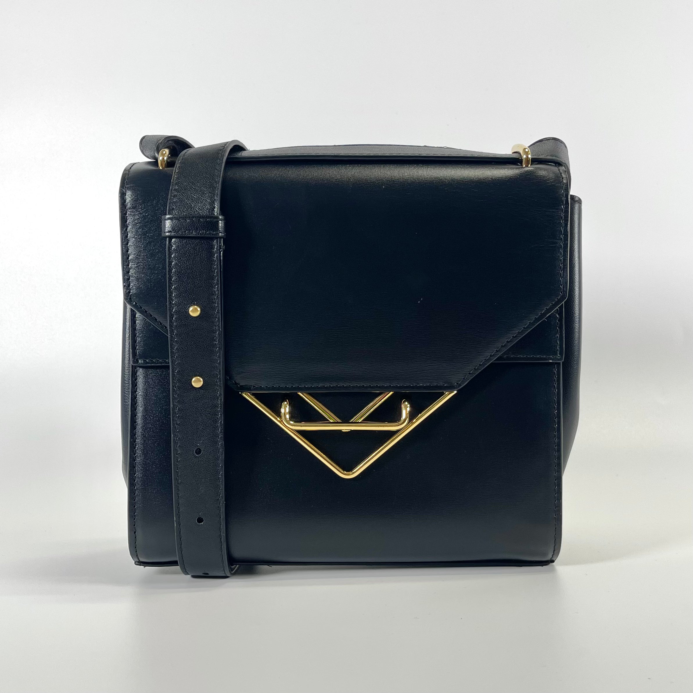 2511 BOTTEGA VENETA Clip Shoulder Bag