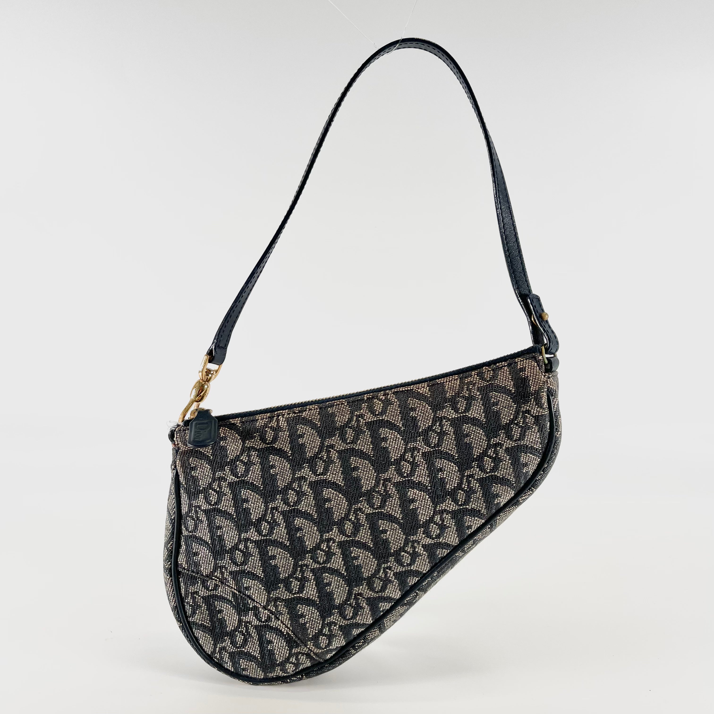 2603 secondhand ChristianDior hand bag