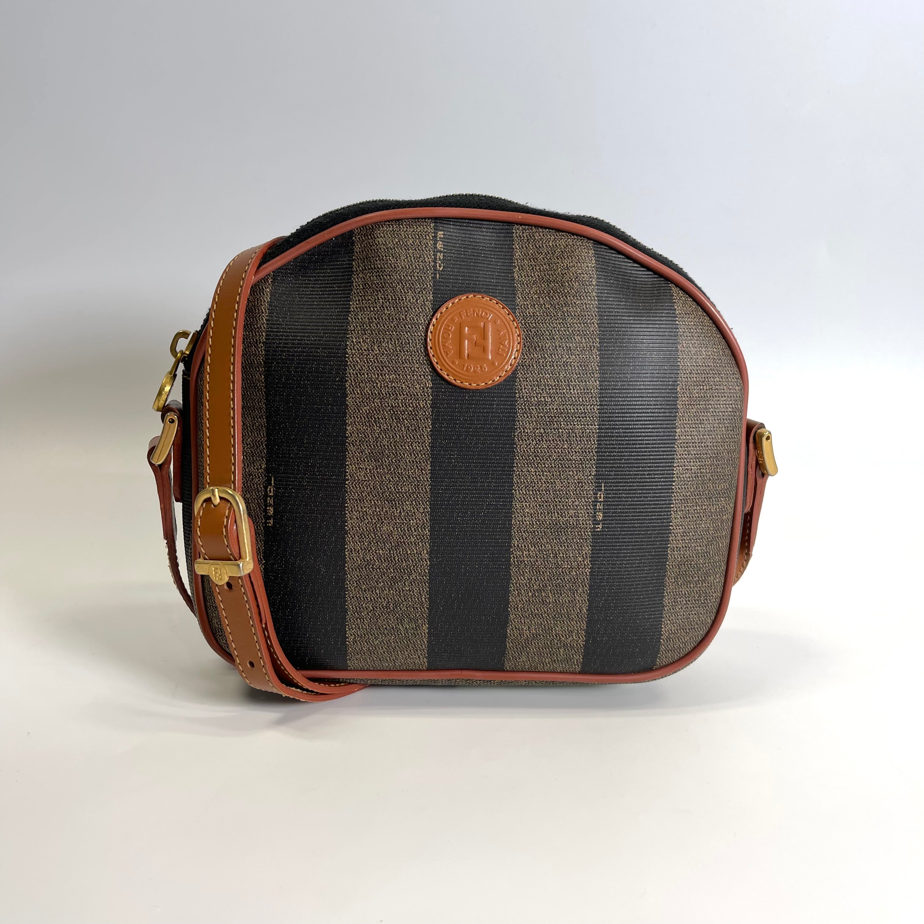2512 secondhand FENDI bag pecans