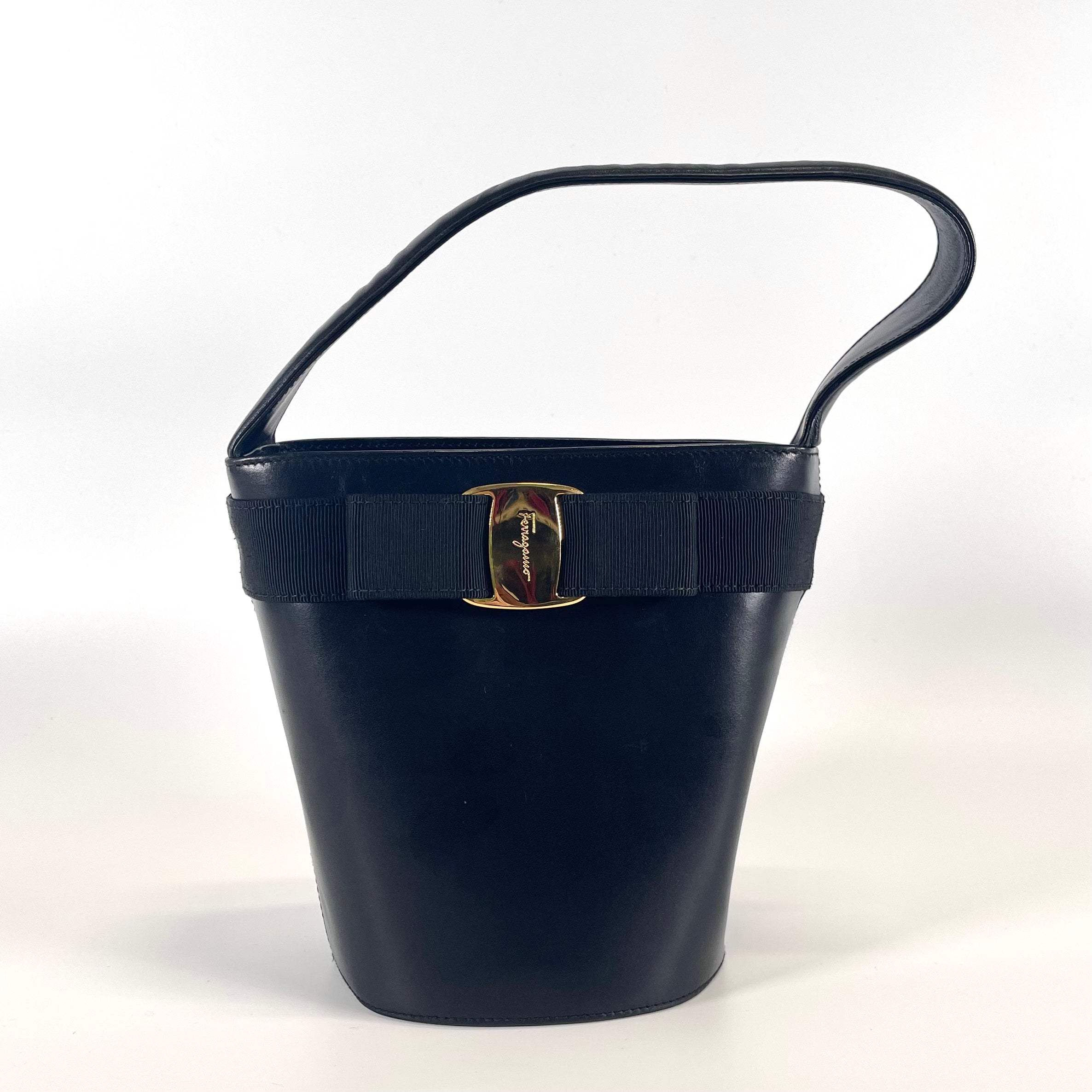 2512 secondhand Ferragamo Vara Ribbon hand bag