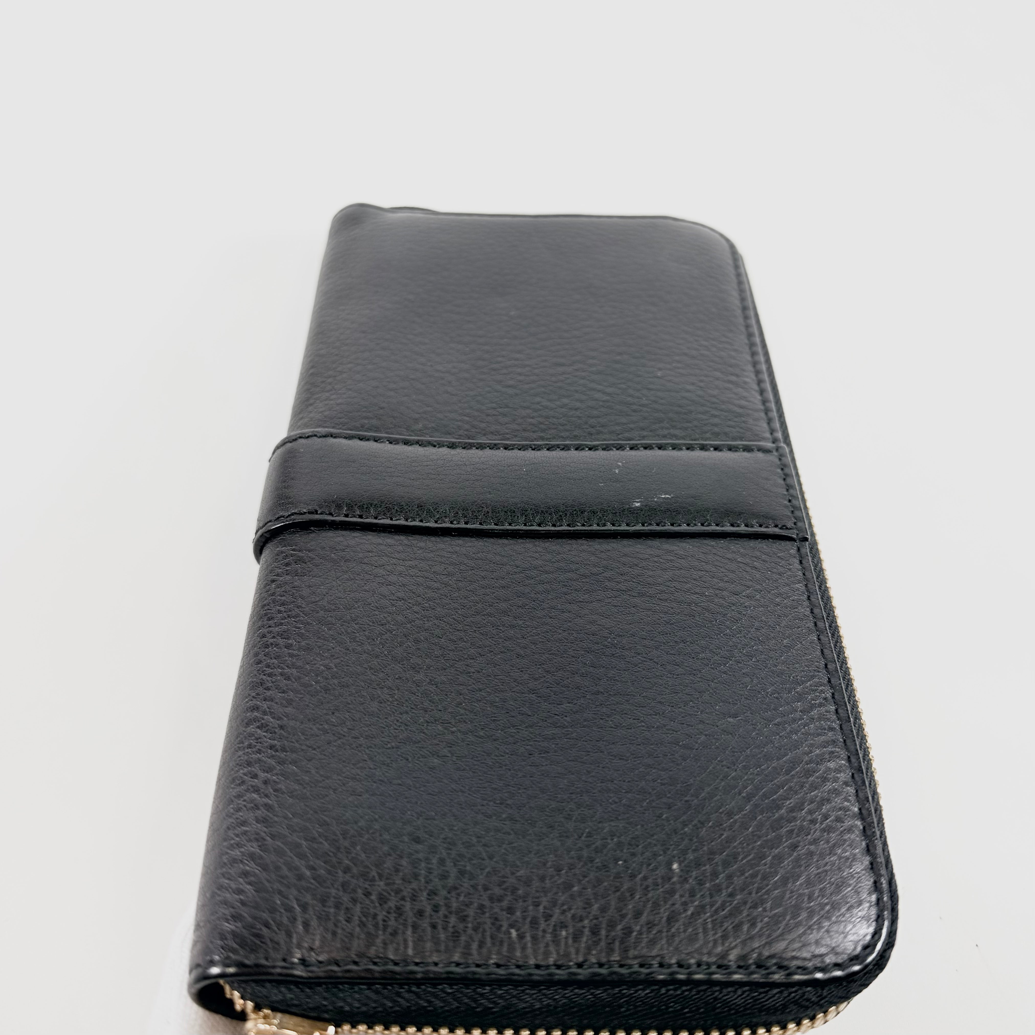 2606 secondhand Ferragamo ★ leather round Zipper Long wallet gold metal fittings black