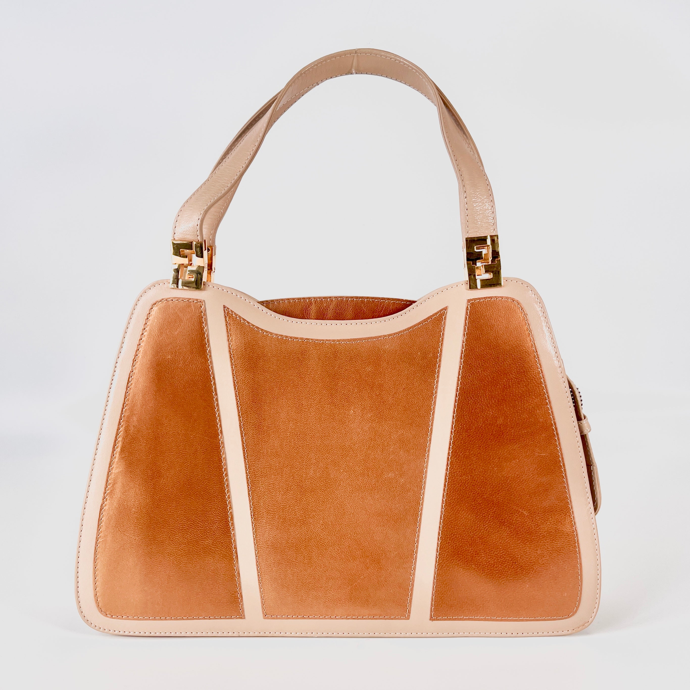 2603 secondhand FENDI hand bag