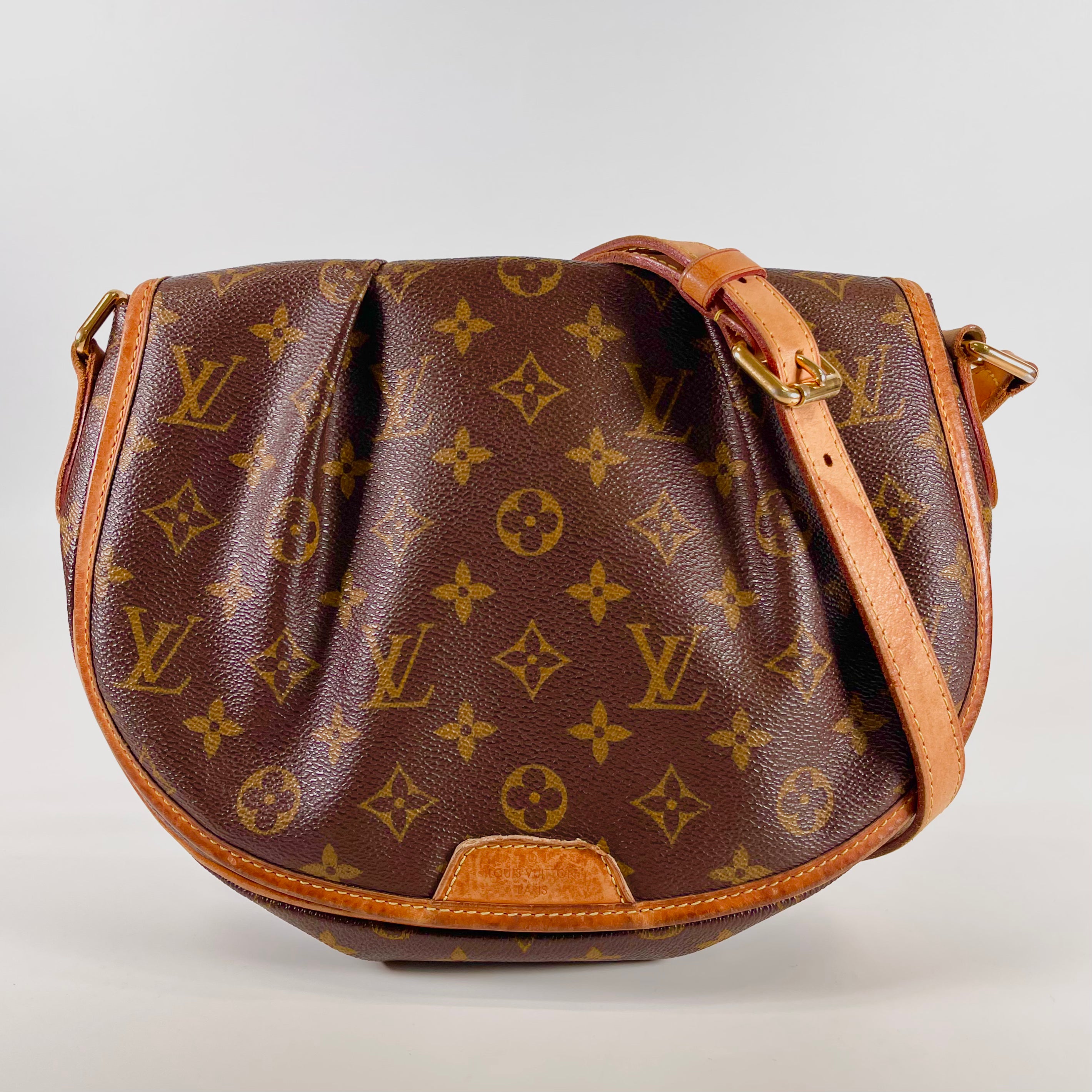 2512 secondhand Louis Vuitton Menilmontant Shoulder Bag