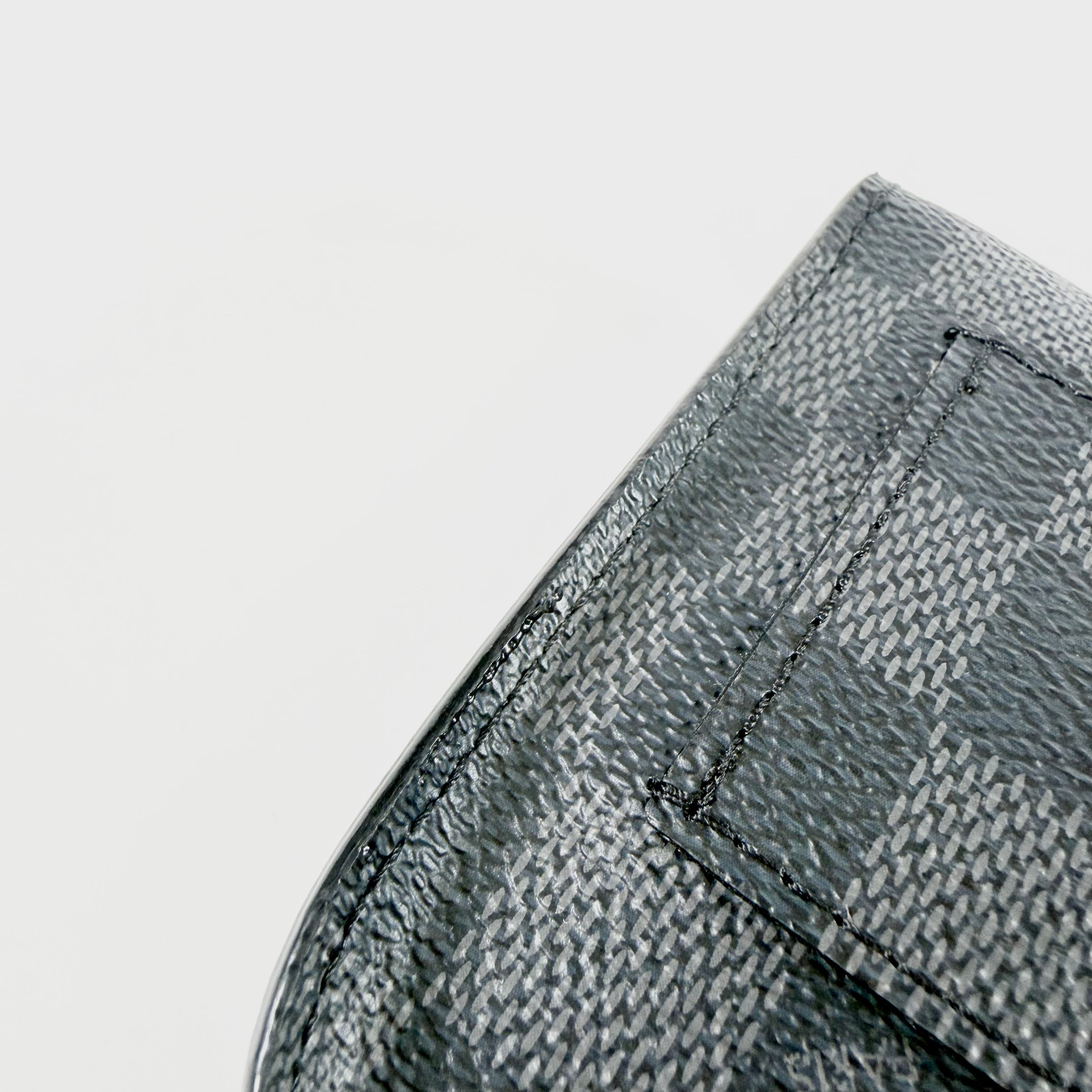 2608 secondhand LV Damier Graphite M6837T Pochette Homme