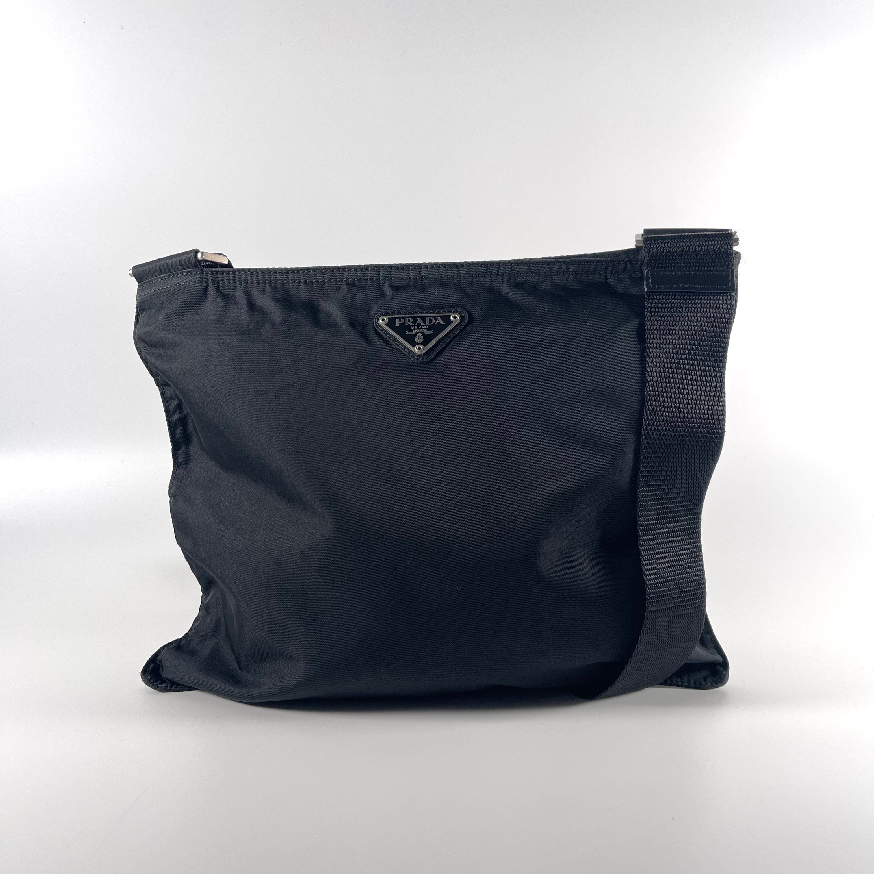 2512 secondhand PRADA nylon Shoulder bag