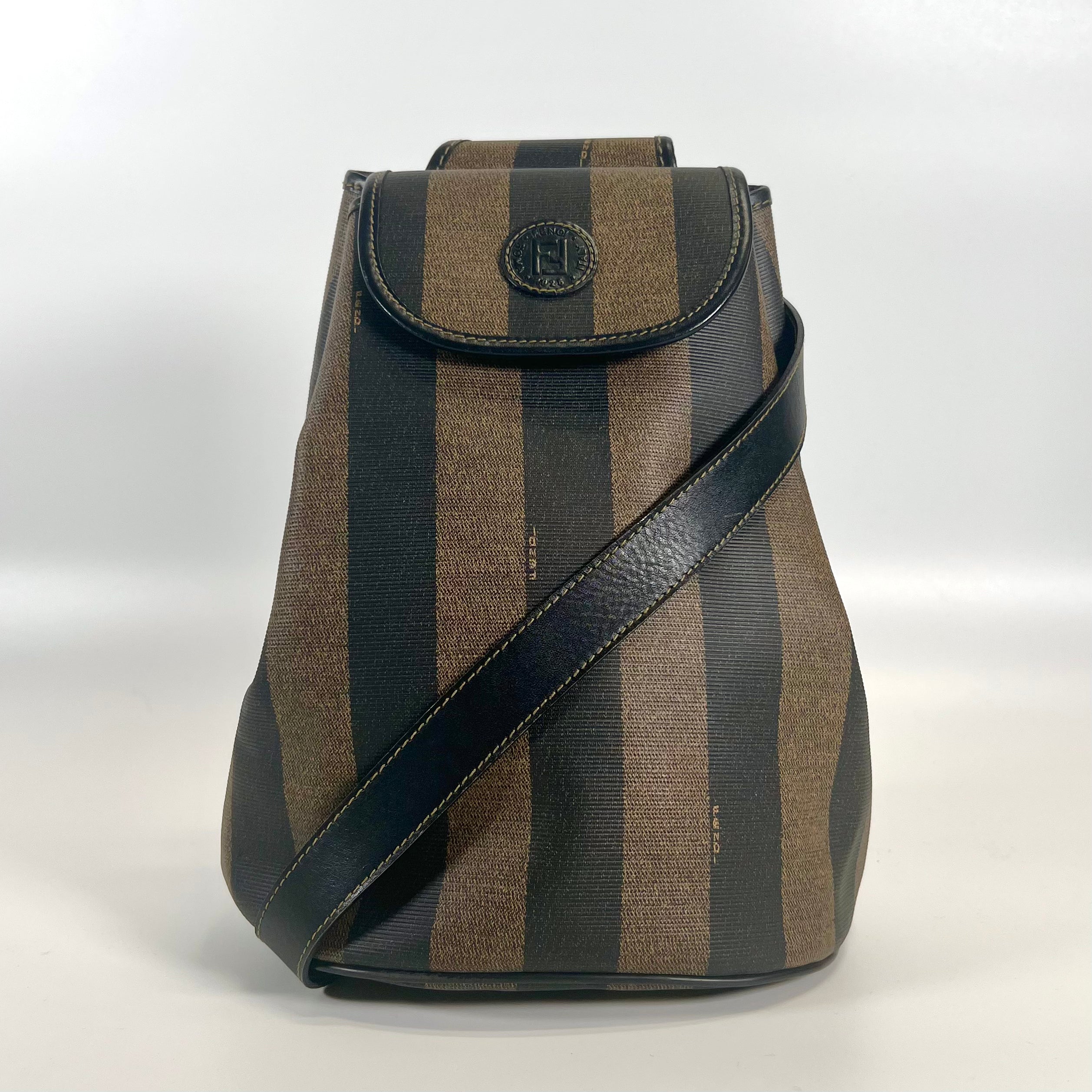 2511 FENDI One Shoulder Bag