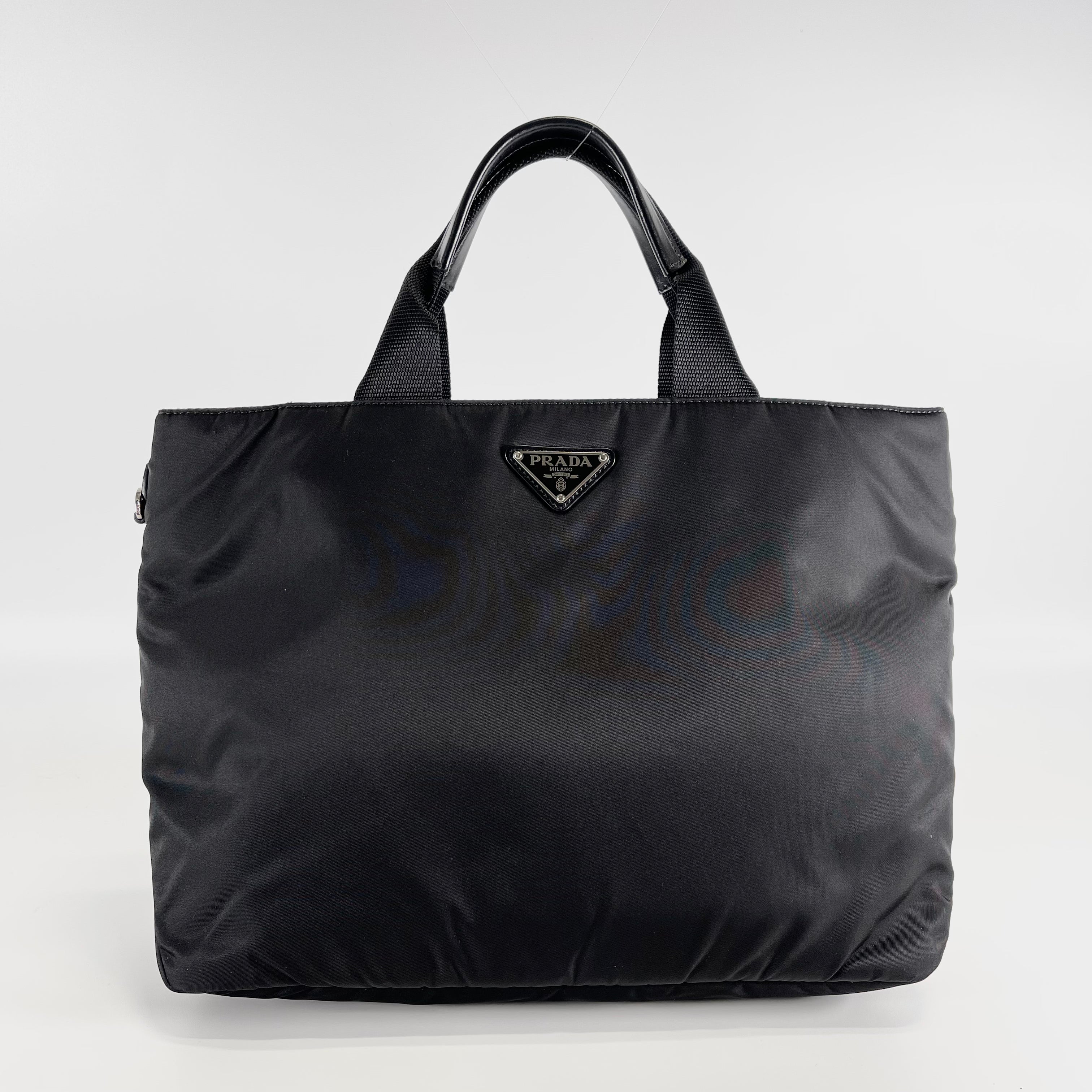 2602 secondhand PRADA handbag ? logo plate nylon black