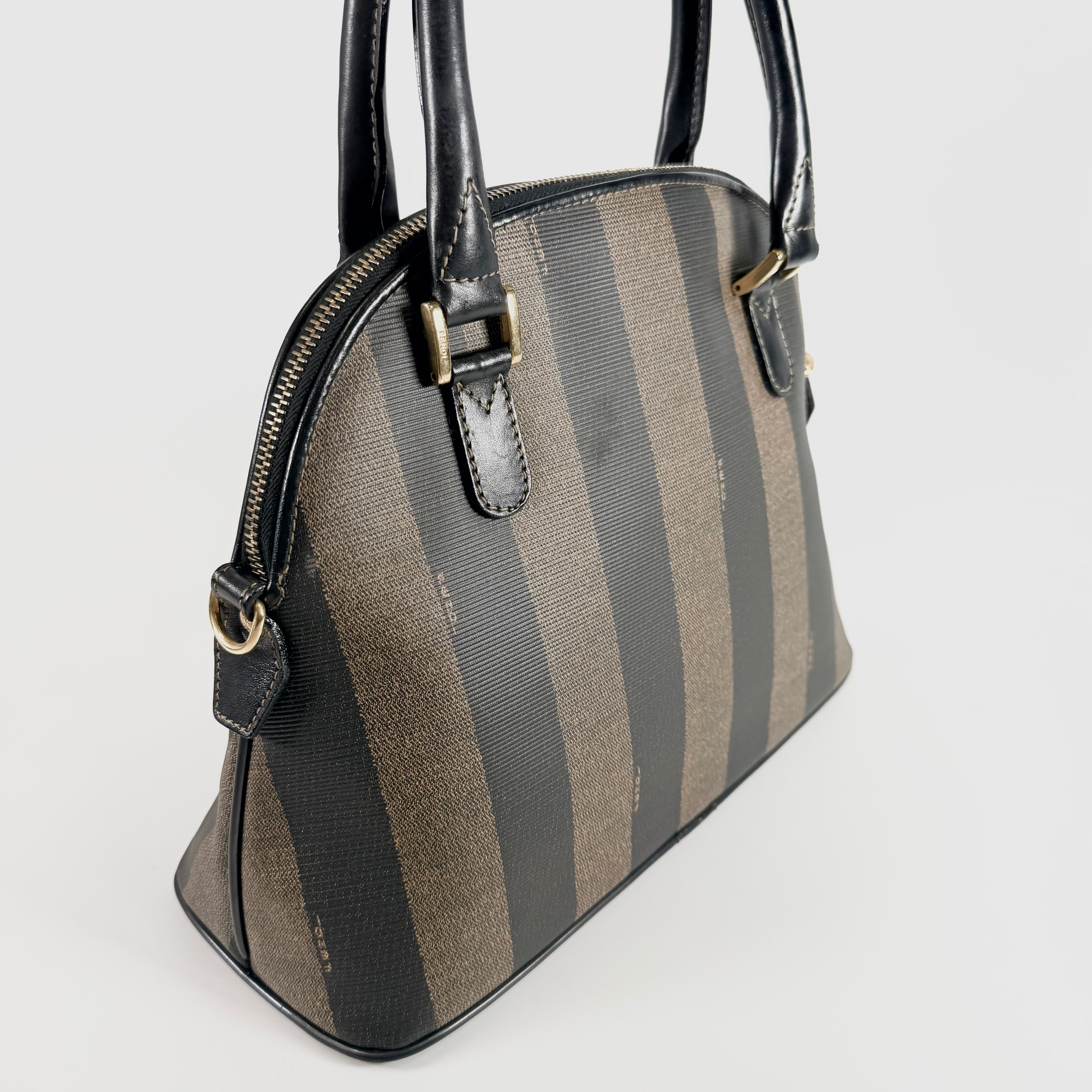 2606 secondhand FENDI pecans hand bag
