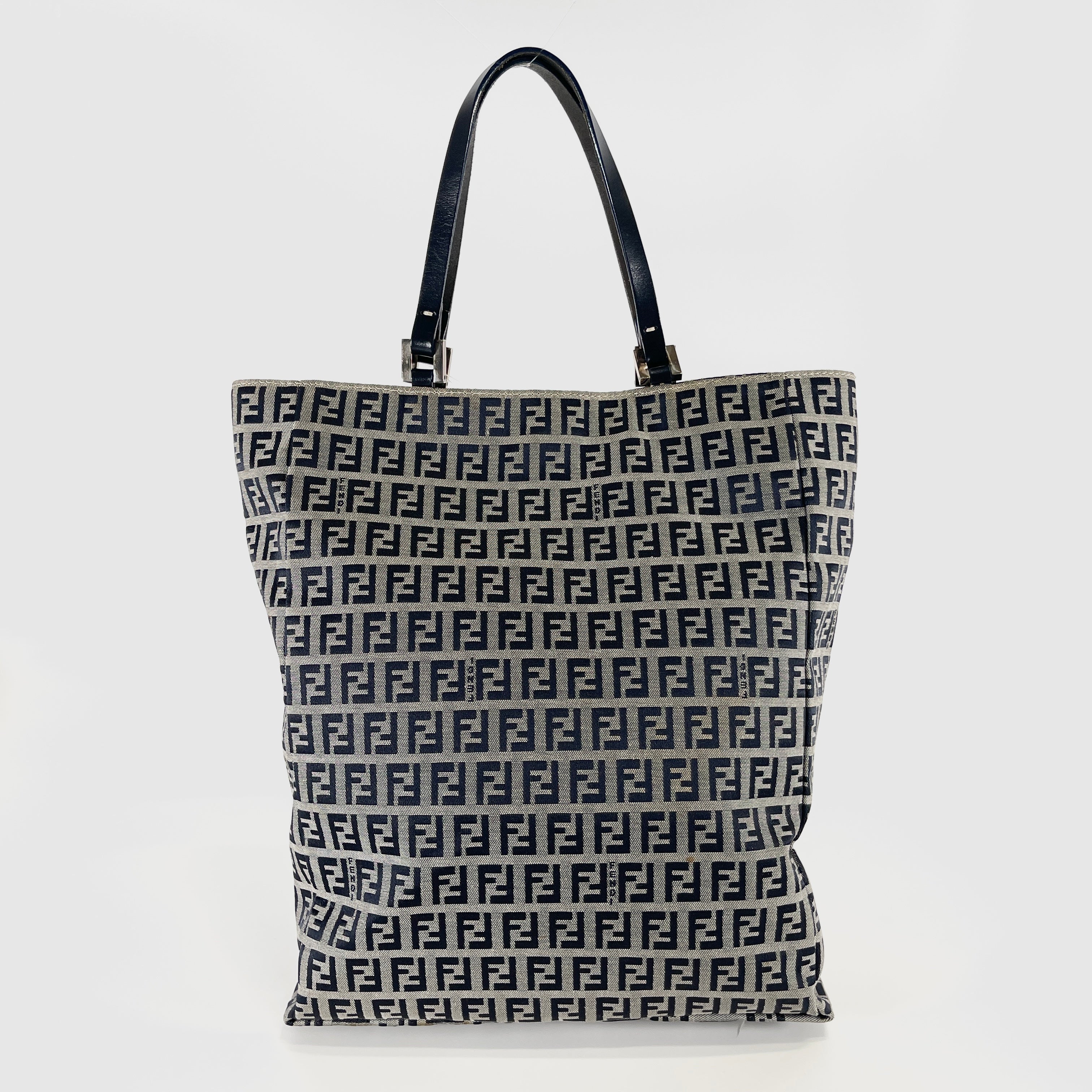 2605 secondhand FENDI brand bag 16456 canvas hand black