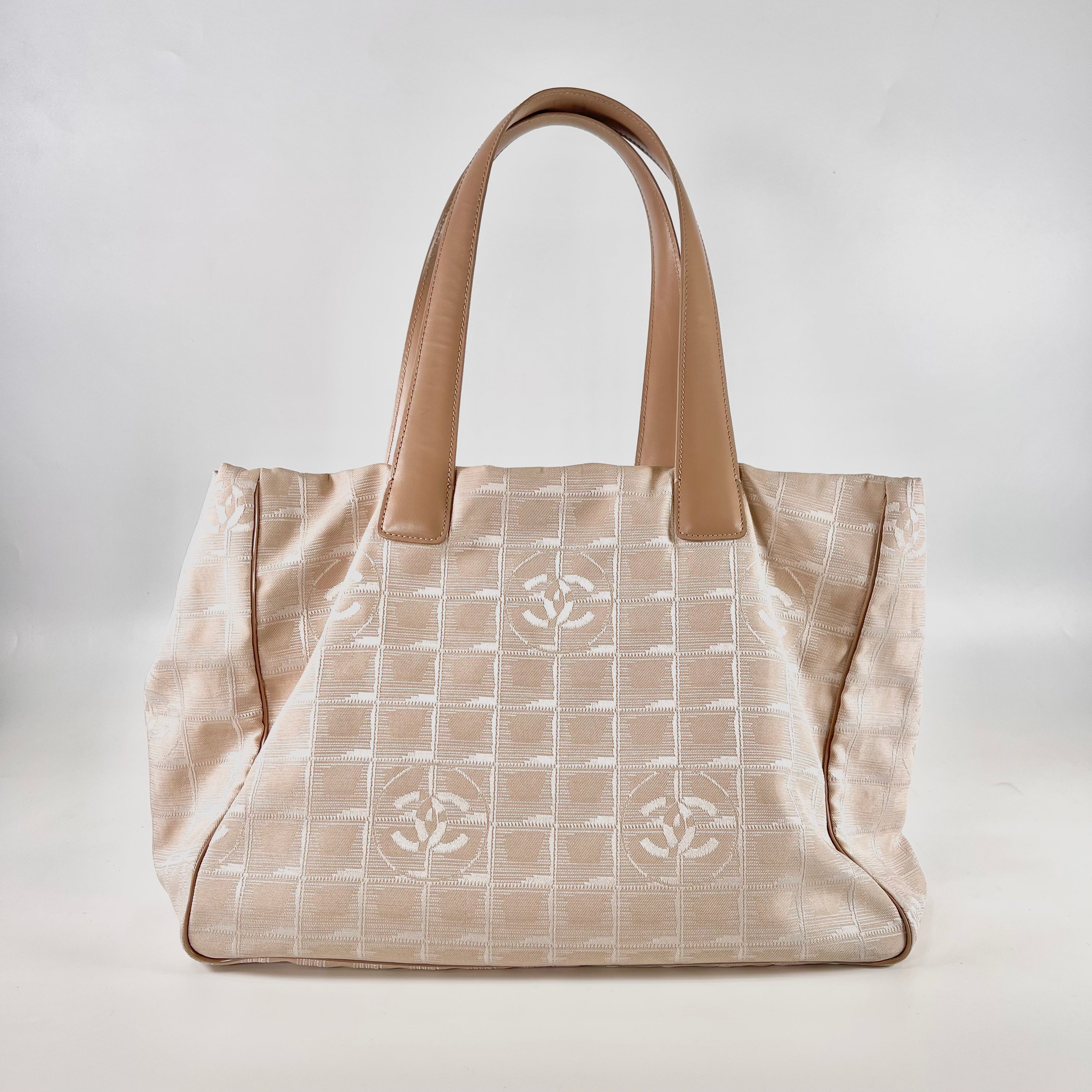 2512 secondhand CHANEL New Travel Line totebag