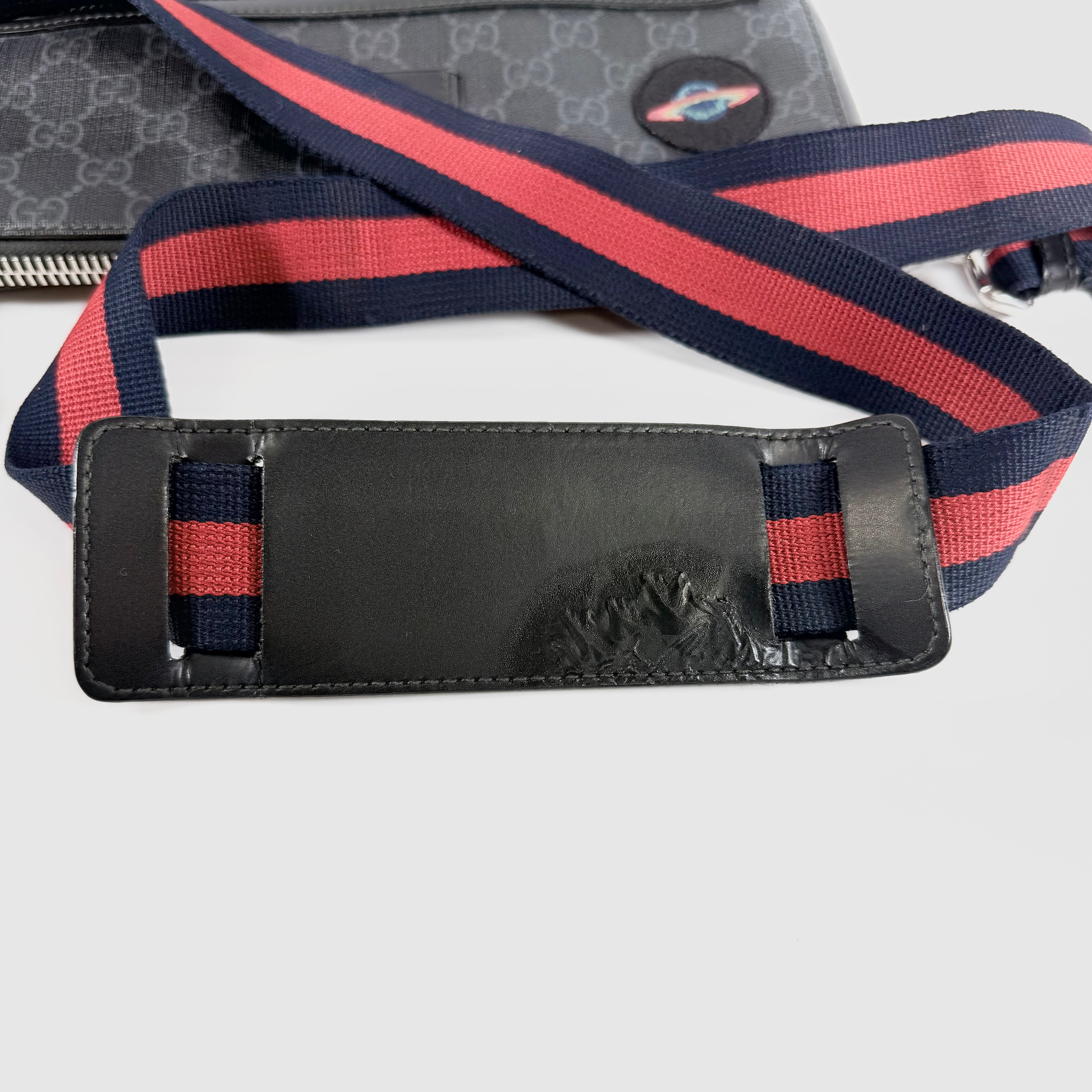 2606 secondhand GUCCI GG Supreme Shoulder bag