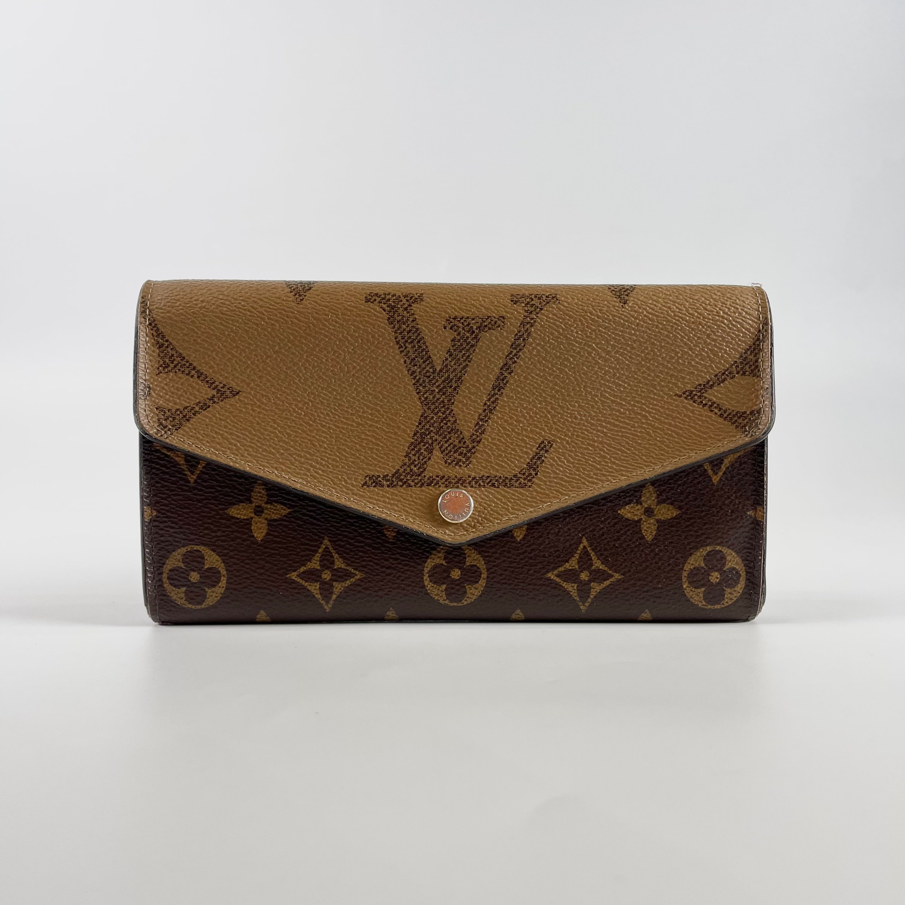 2602 secondhand LV Monogram Giant Reverse Portefeuille Sarah