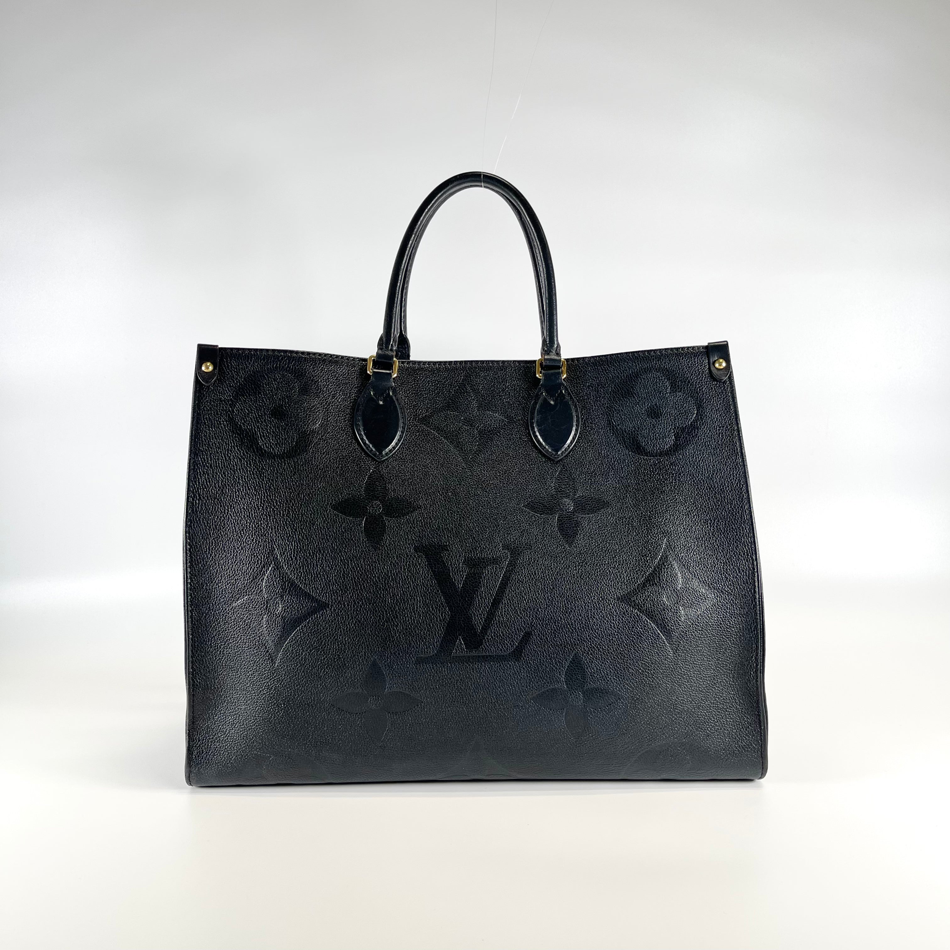 2601 secondhand LV On the Go