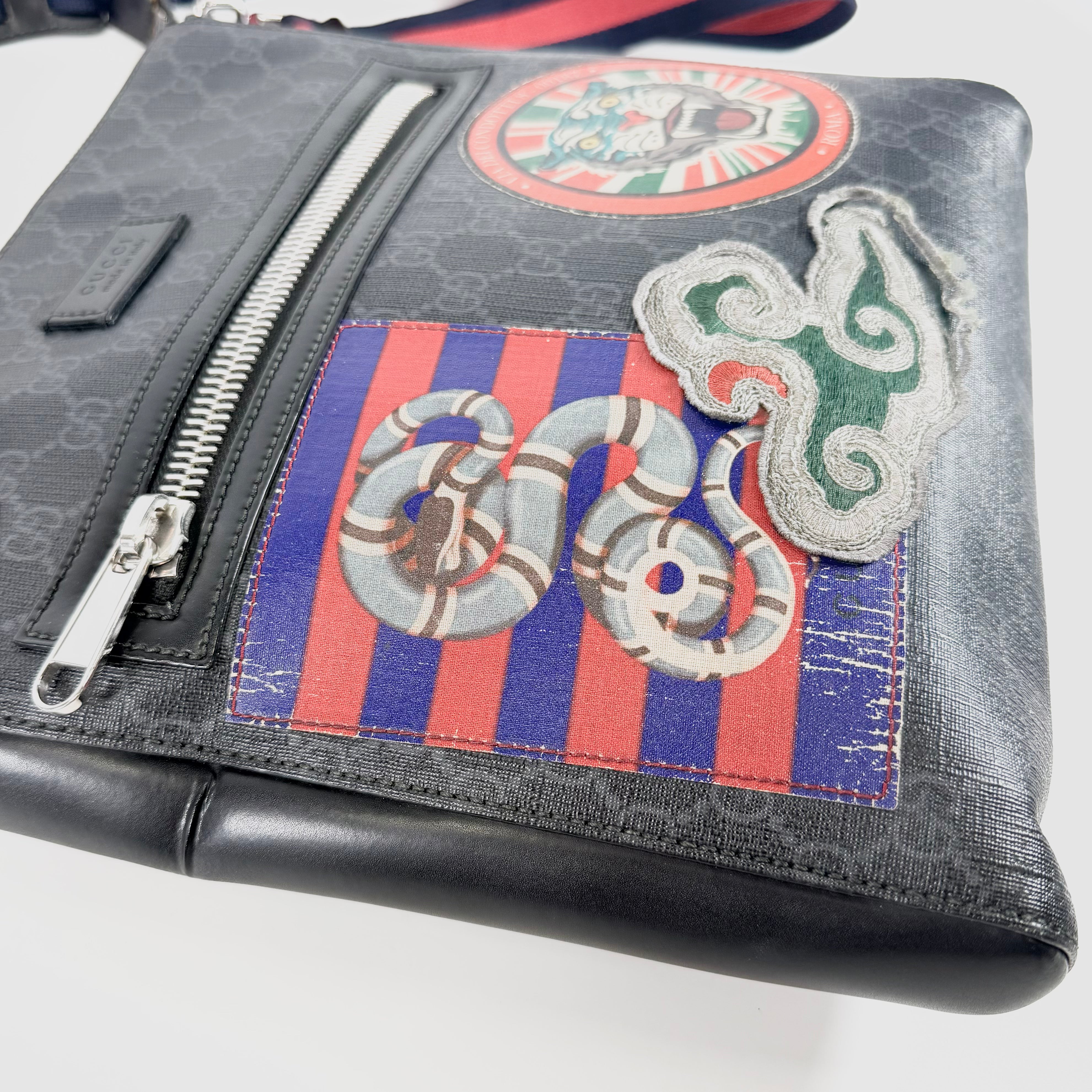 2606 secondhand GUCCI GG Supreme Shoulder bag