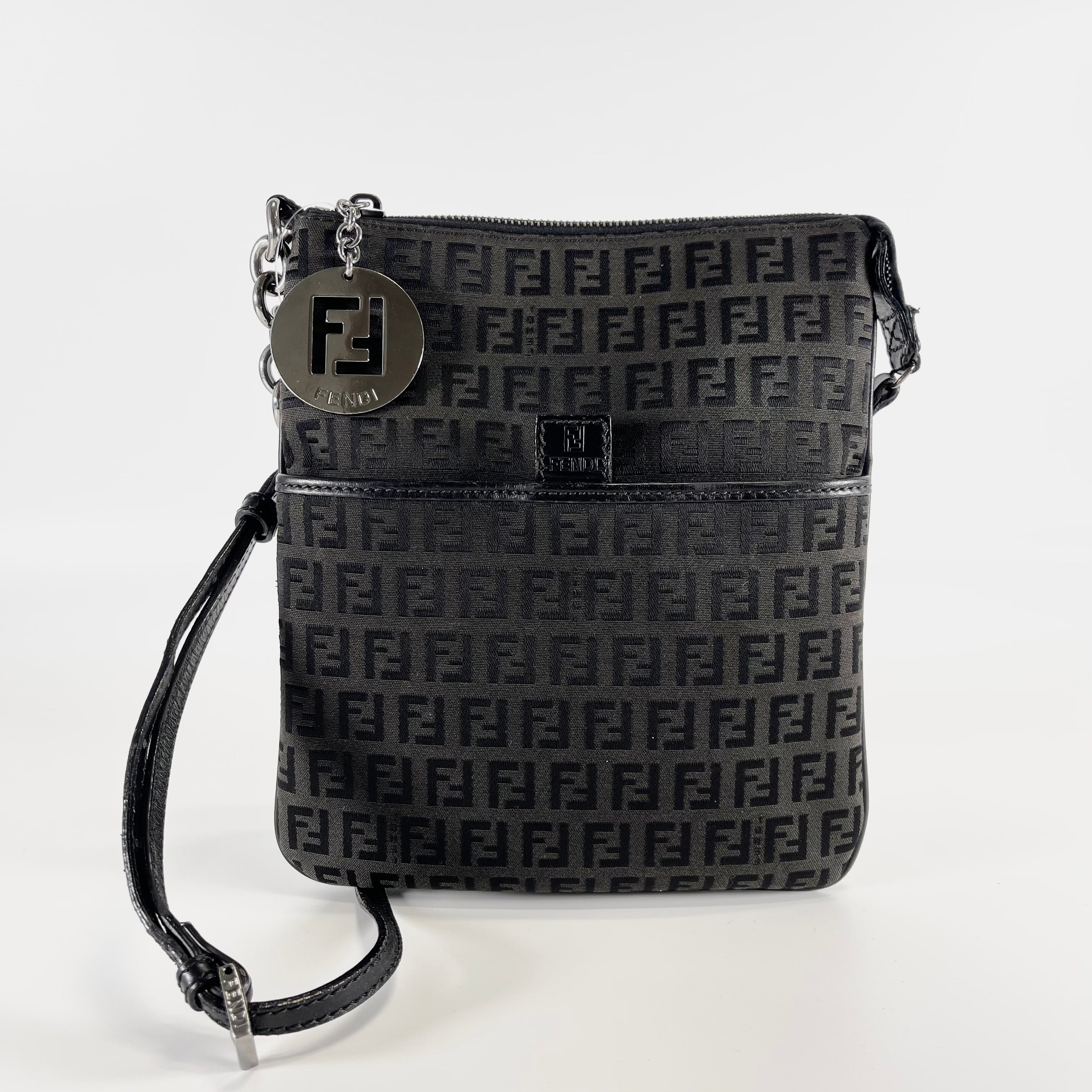 2602 secondhand FENDI SHOULDER BAG