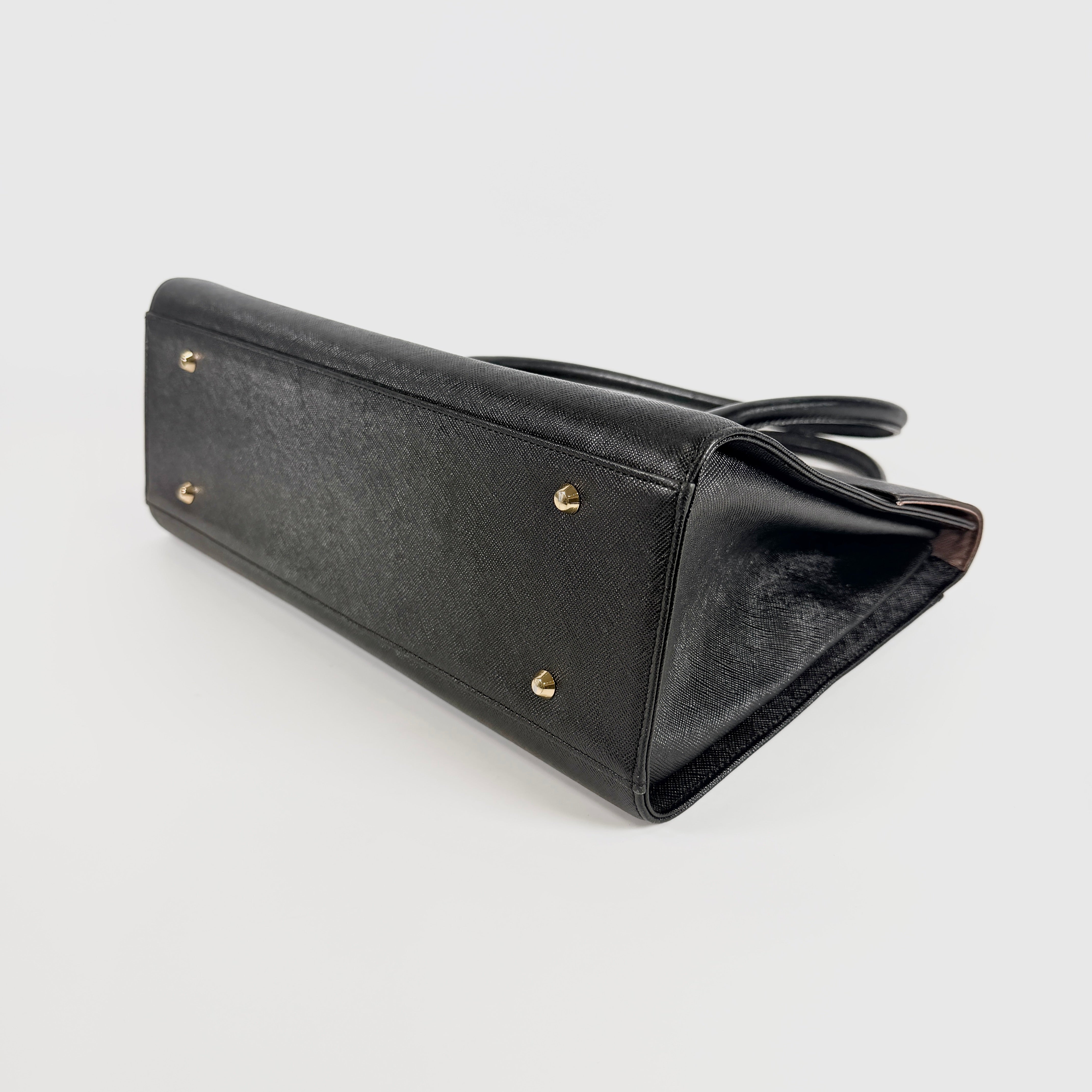 2606 secondhand BURBERRY leather hand bag black