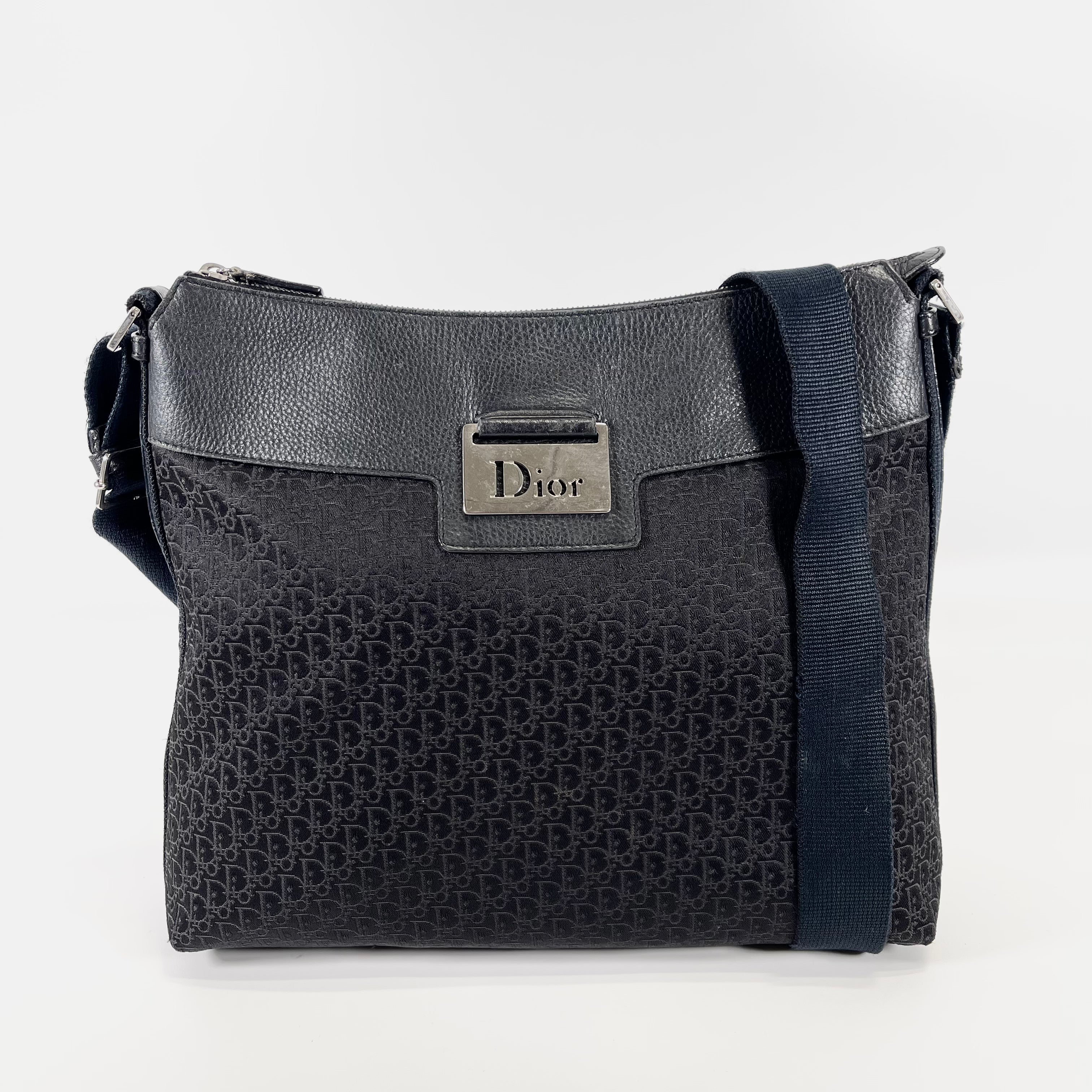 2604 secondhand CD Shoulder bag