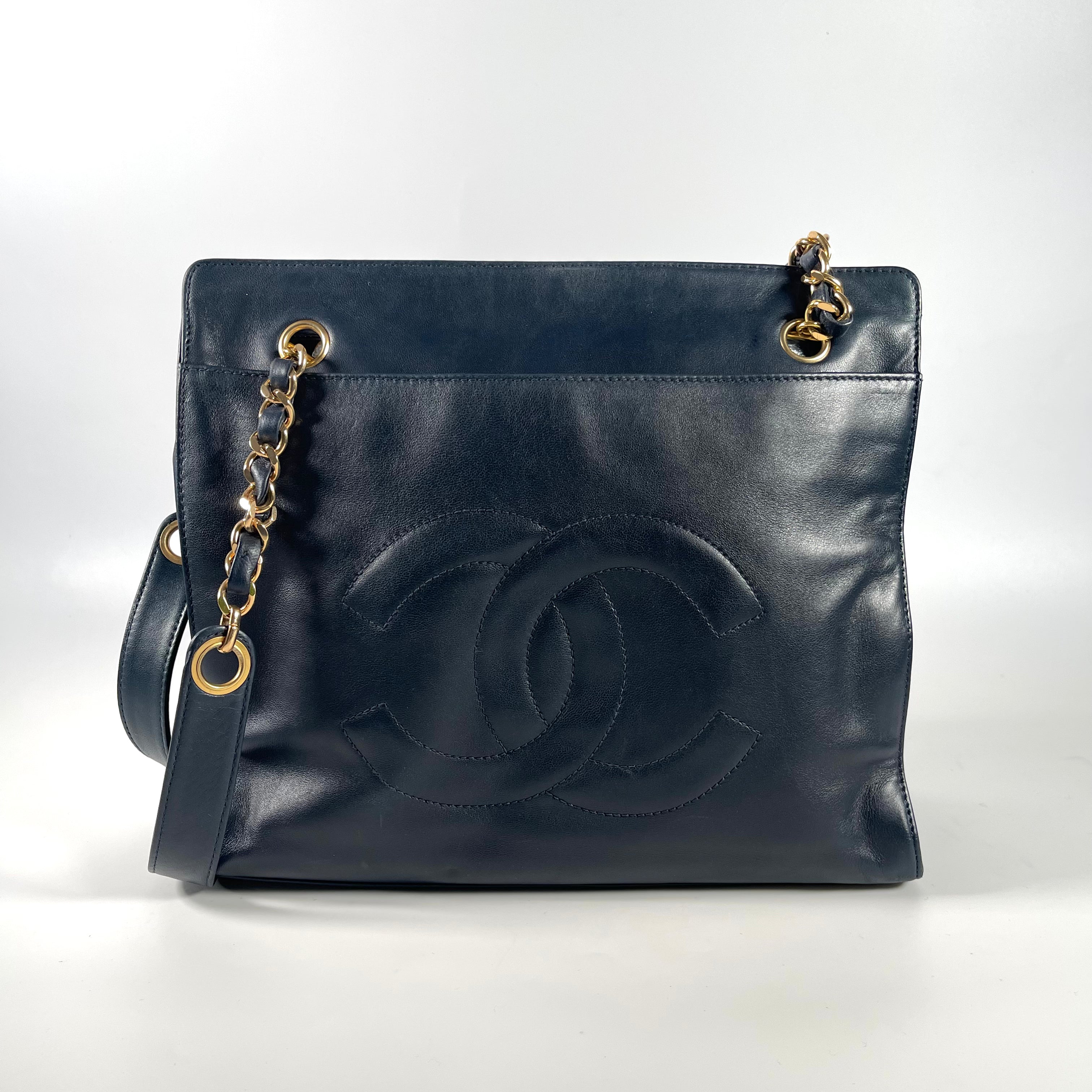 2512 secondhand CHANEL lambskin shoulderbg