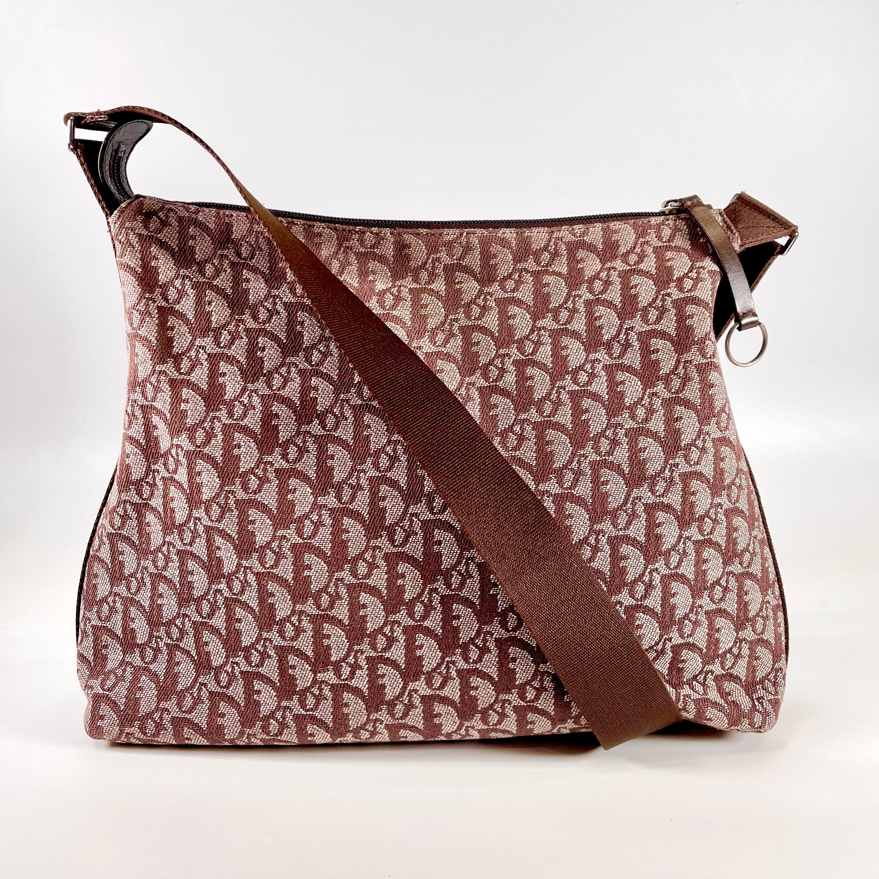 2602 secondhand CD Trotter bag