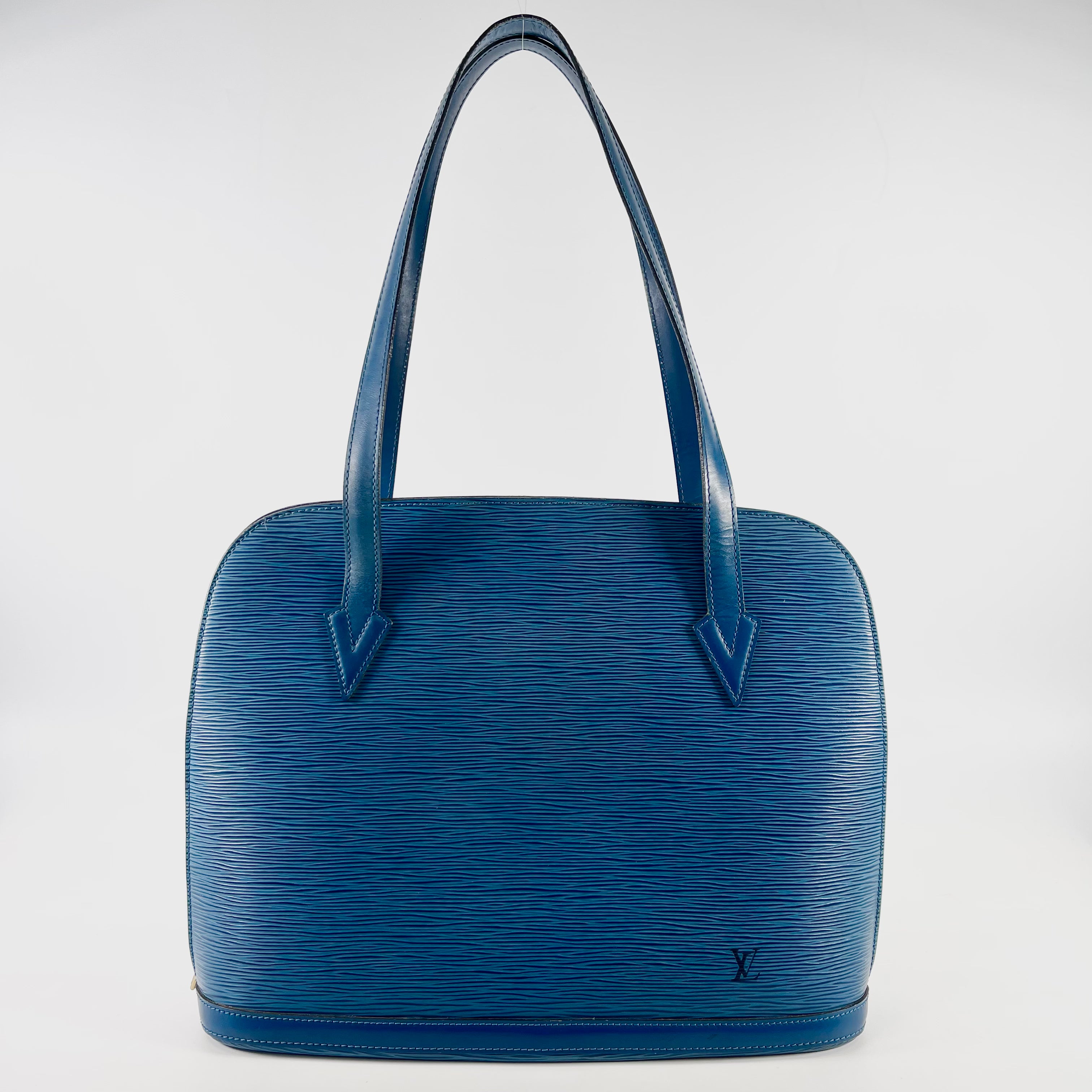 2602 secondhand LV Epi Lussack