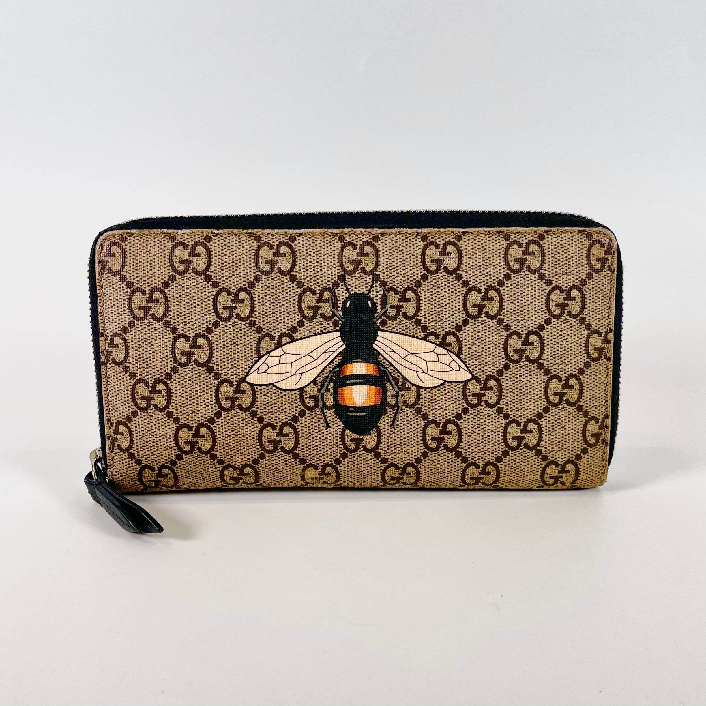 2511 GUCCI GG Supreme Bee Wallet
