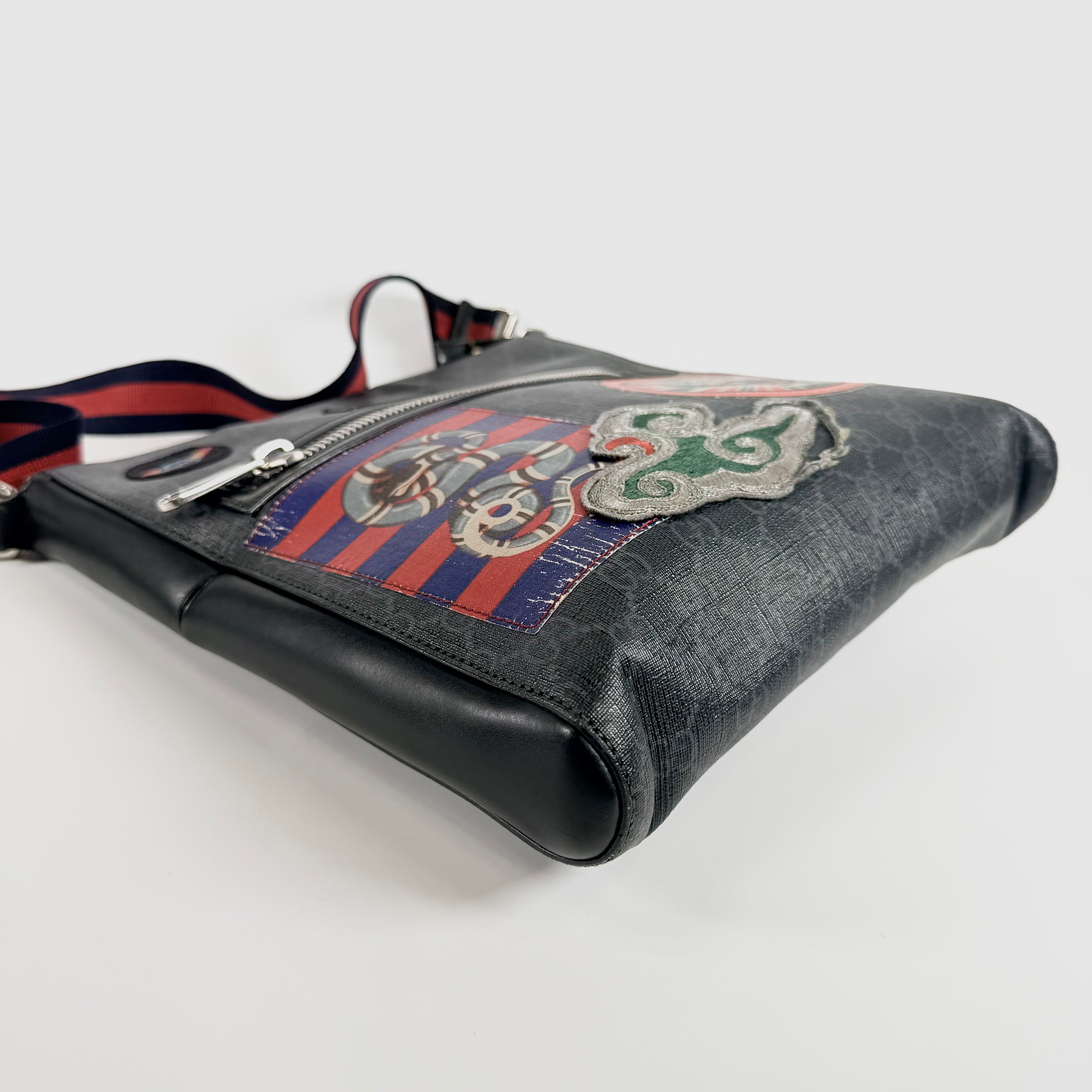 2606 secondhand GUCCI GG Supreme Shoulder bag