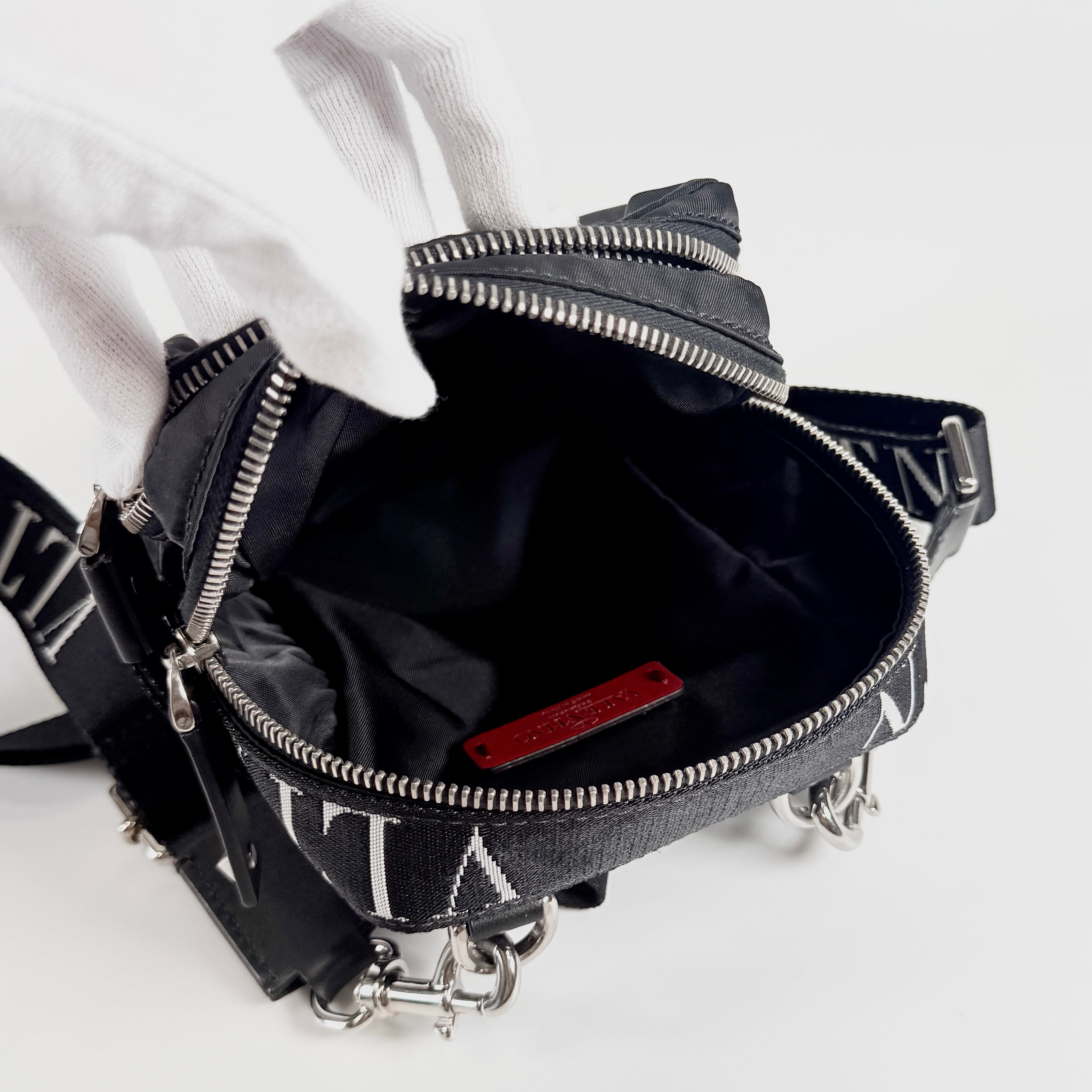 2608 secondhand VALENTINO Nylon Shoulder Bag Black