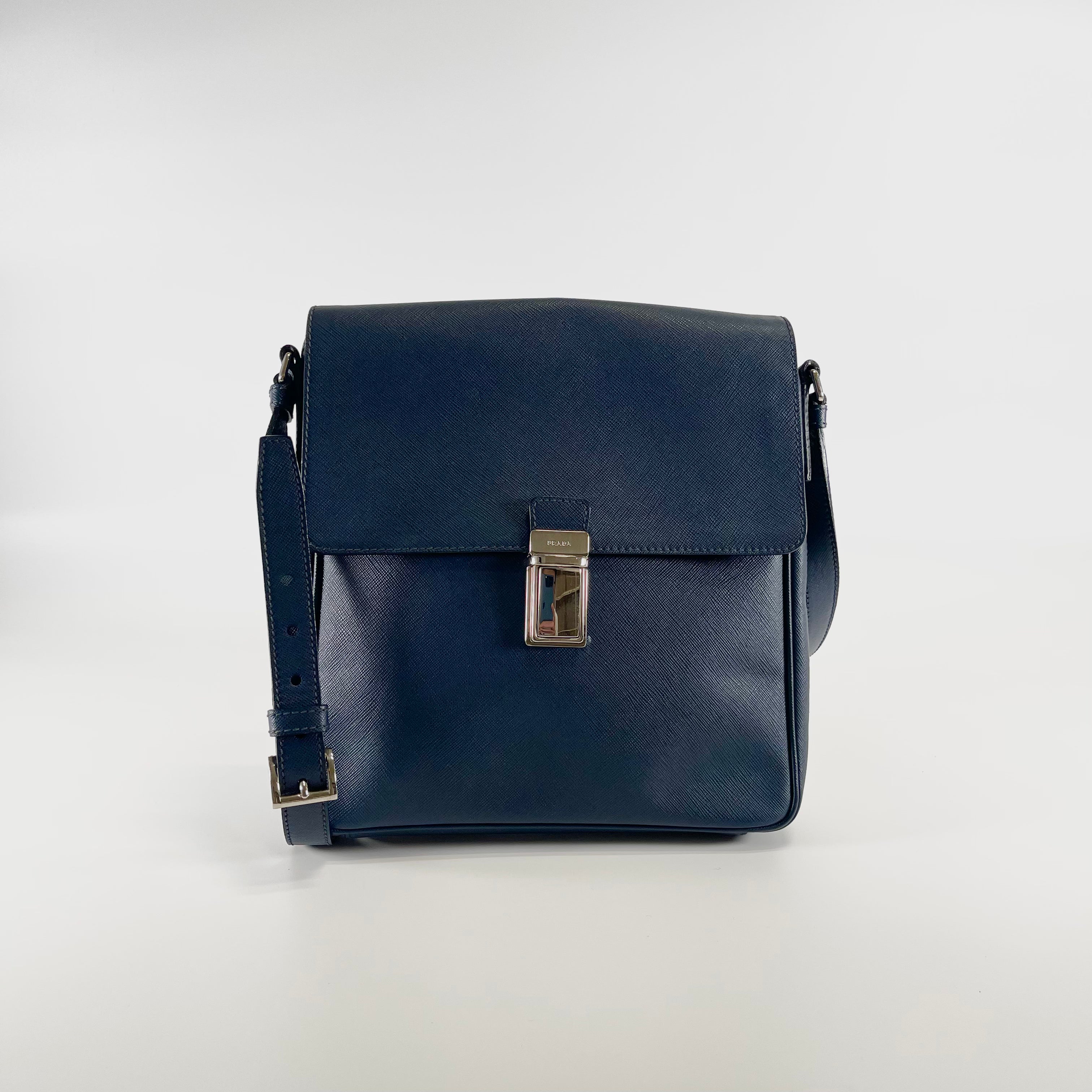 2601 secondhand PRADA Saffiano shoulder