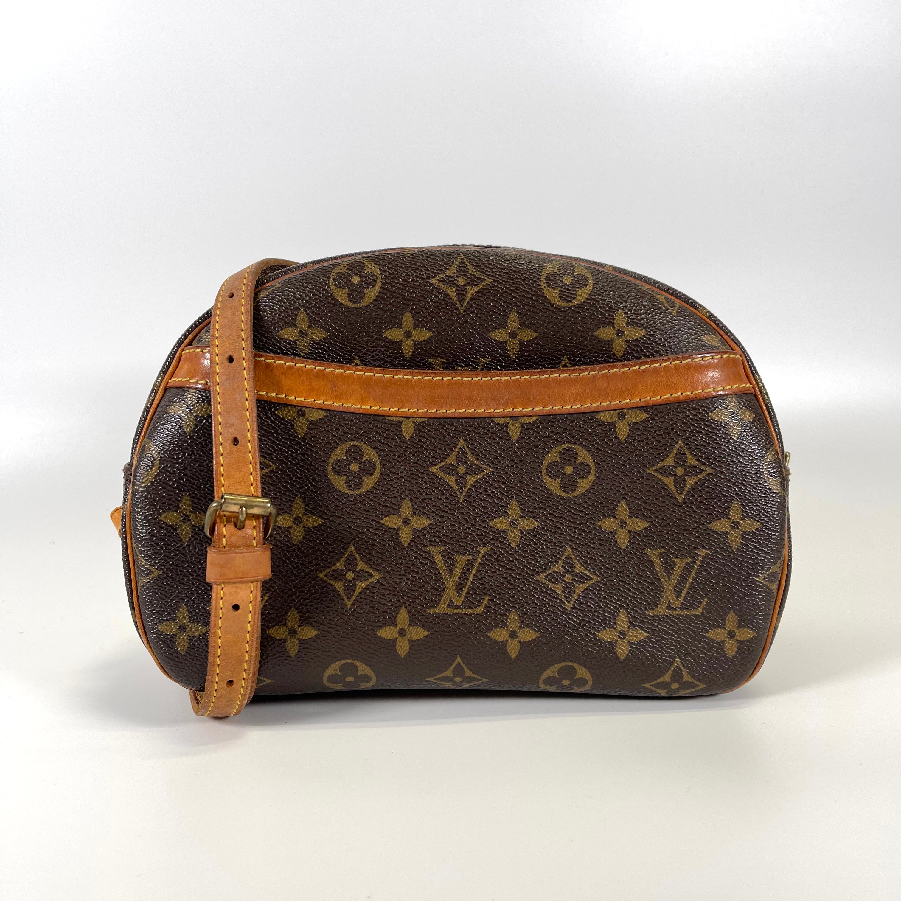2512 secondhand Louis Vuitton Monogram blower