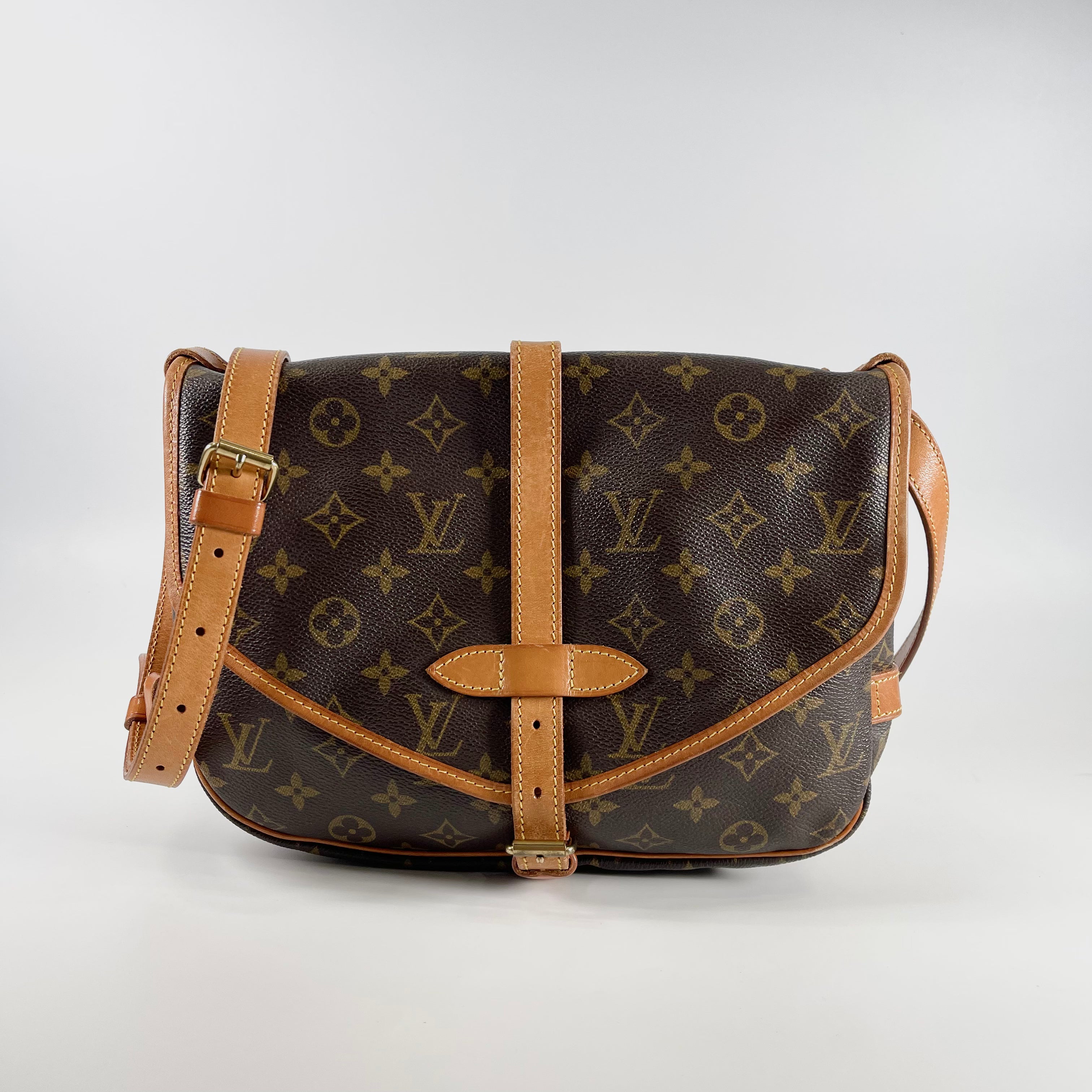 2602 secondhand LV Monogram Saumur 30