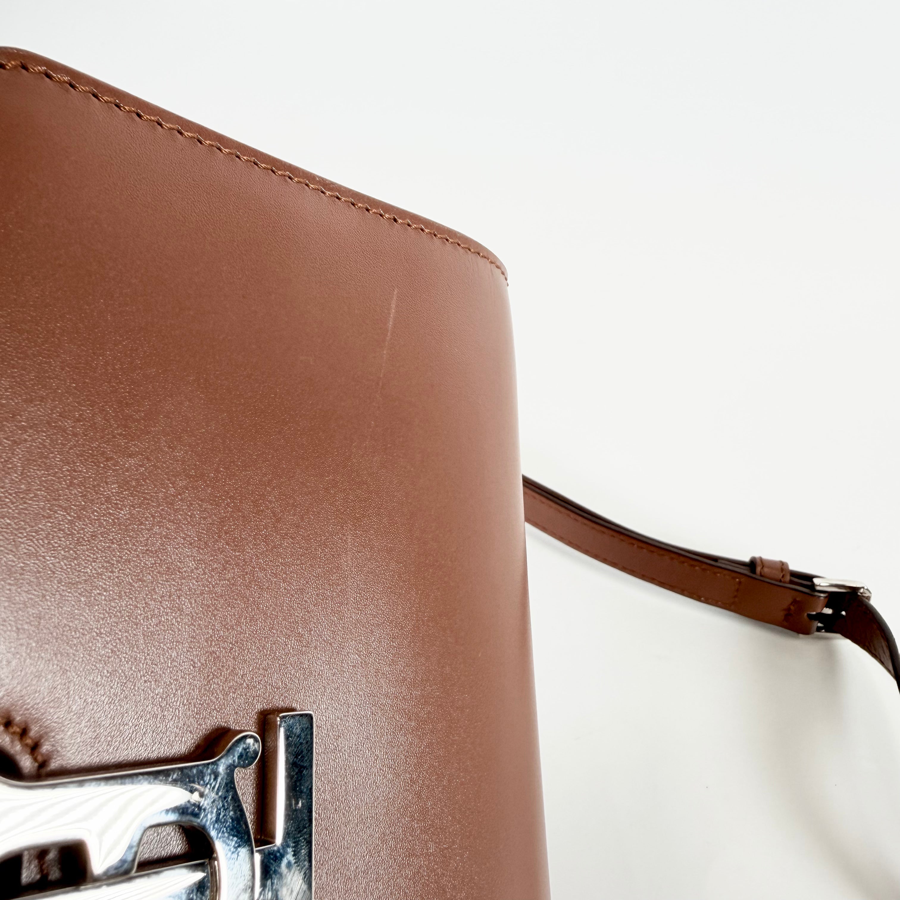 2607 secondhand BURBERRY ITKUOSRL126ES TB bag Shoulder bag Small Brown
