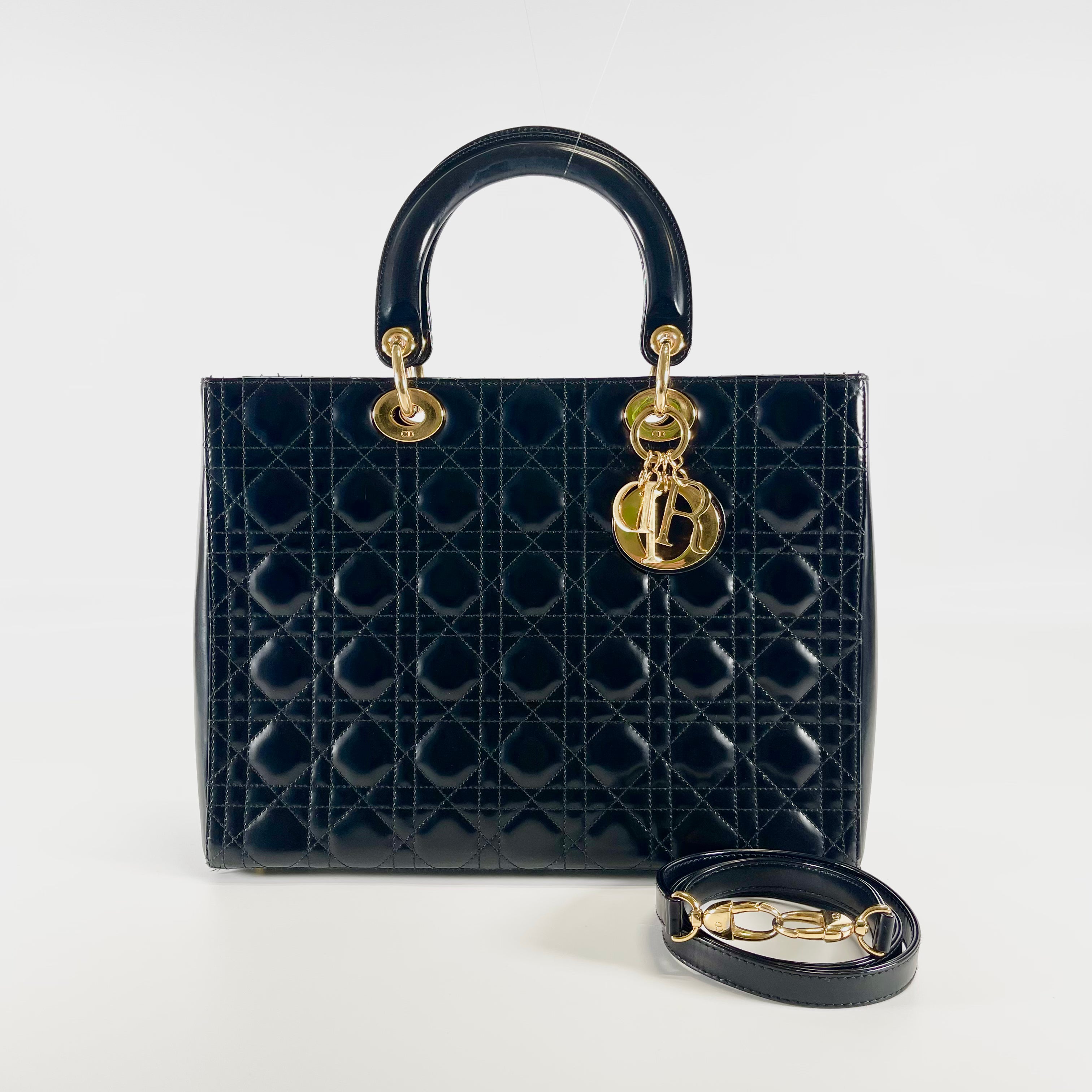 2602 secondhand CD brand bag enamel Lady Dior black / gold
